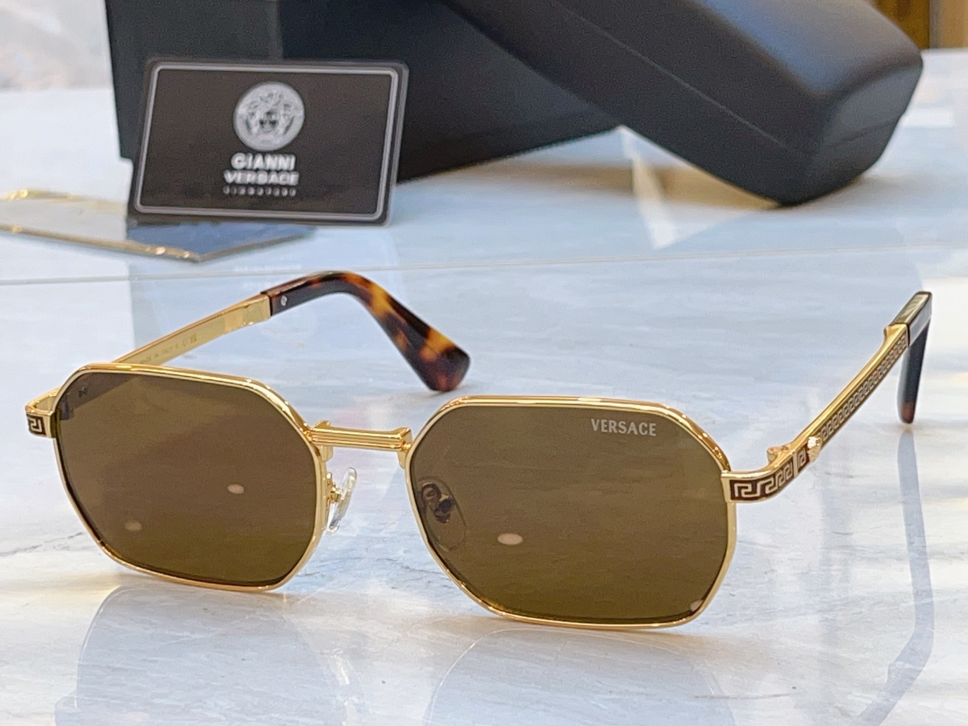 ，【VERSAC*】范思*哲新款太阳镜， MODEL：VE 2186，SIZE：57口17-145