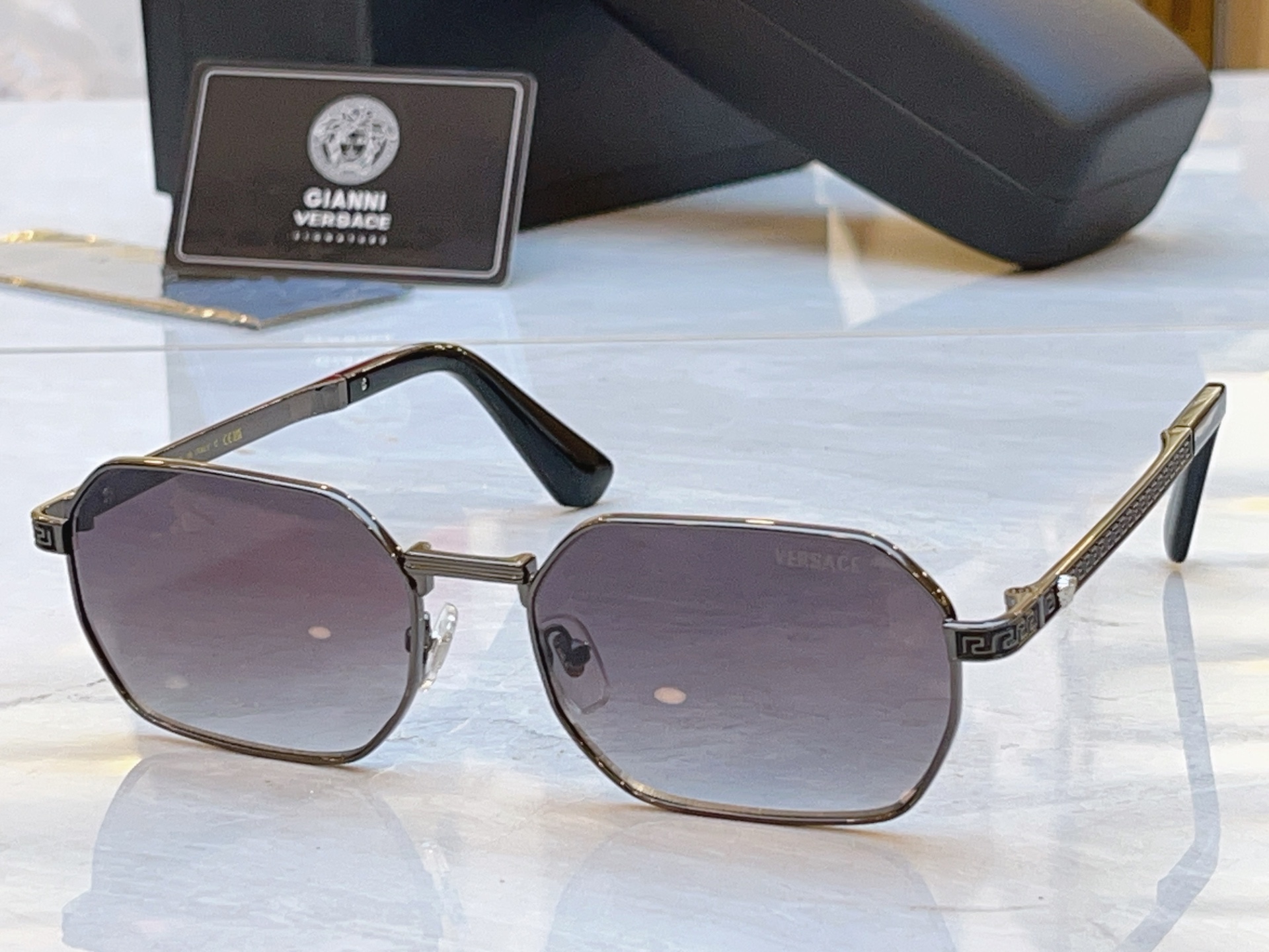 ，【VERSAC*】范思*哲新款太阳镜， MODEL：VE 2186，SIZE：57口17-145