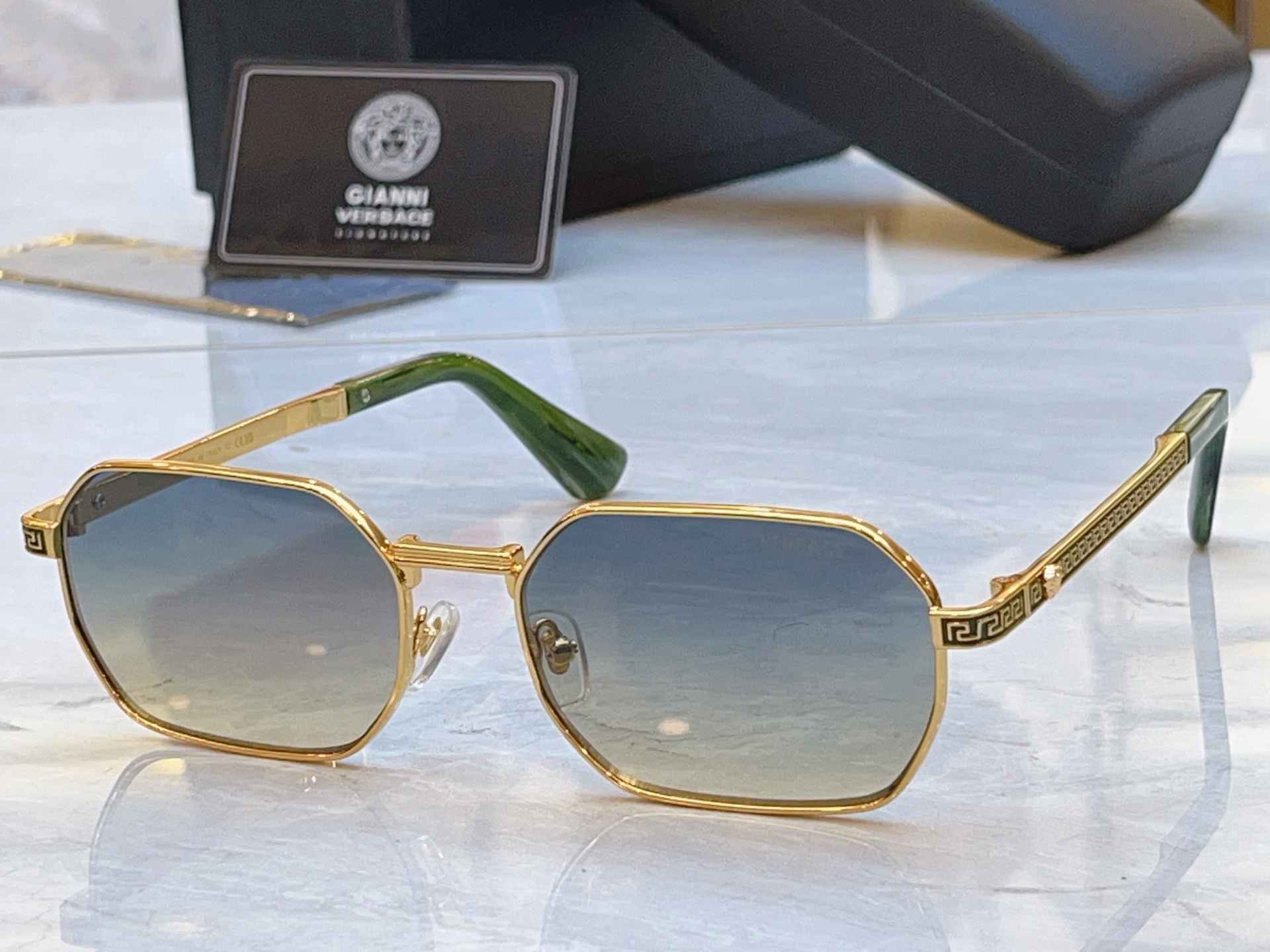 ，【VERSAC*】范思*哲新款太阳镜， MODEL：VE 2186，SIZE：57口17-145