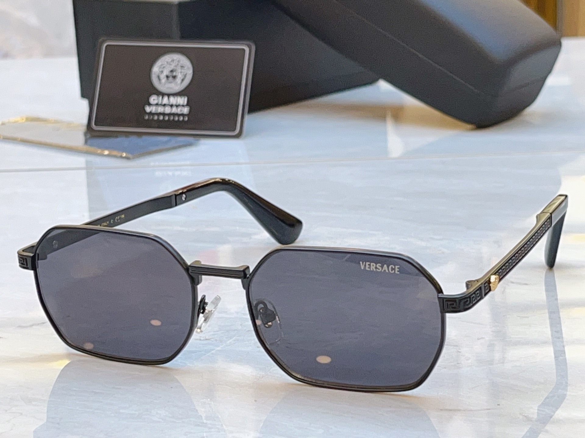 ，【VERSAC*】范思*哲新款太阳镜， MODEL：VE 2186，SIZE：57口17-145
