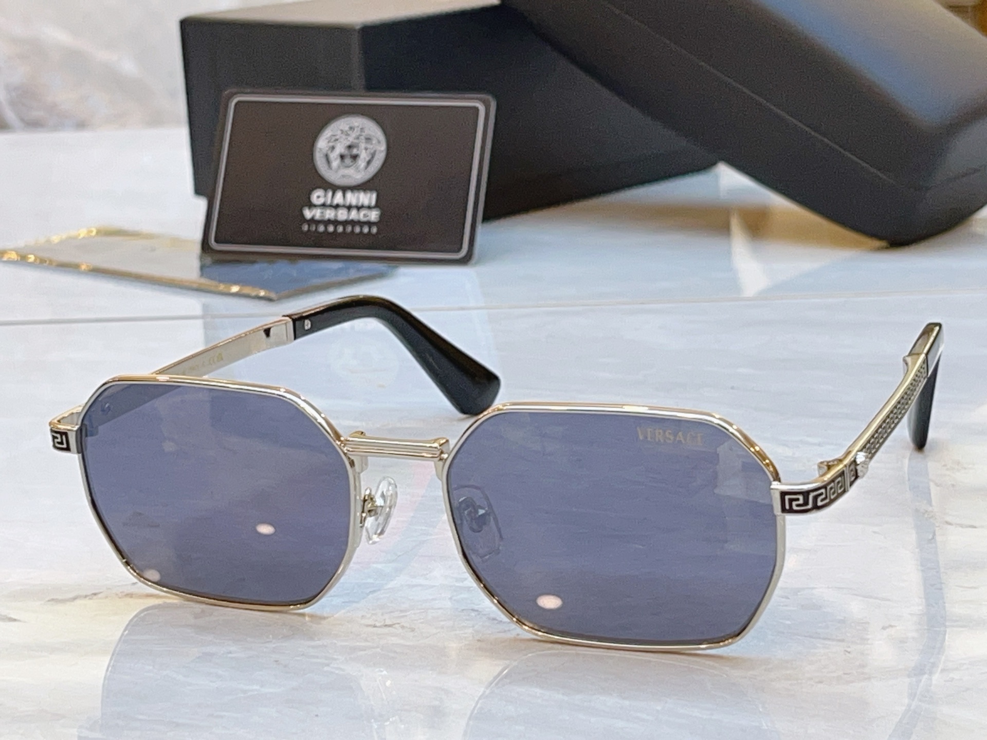 ，【VERSAC*】范思*哲新款太阳镜， MODEL：VE 2186，SIZE：57口17-145