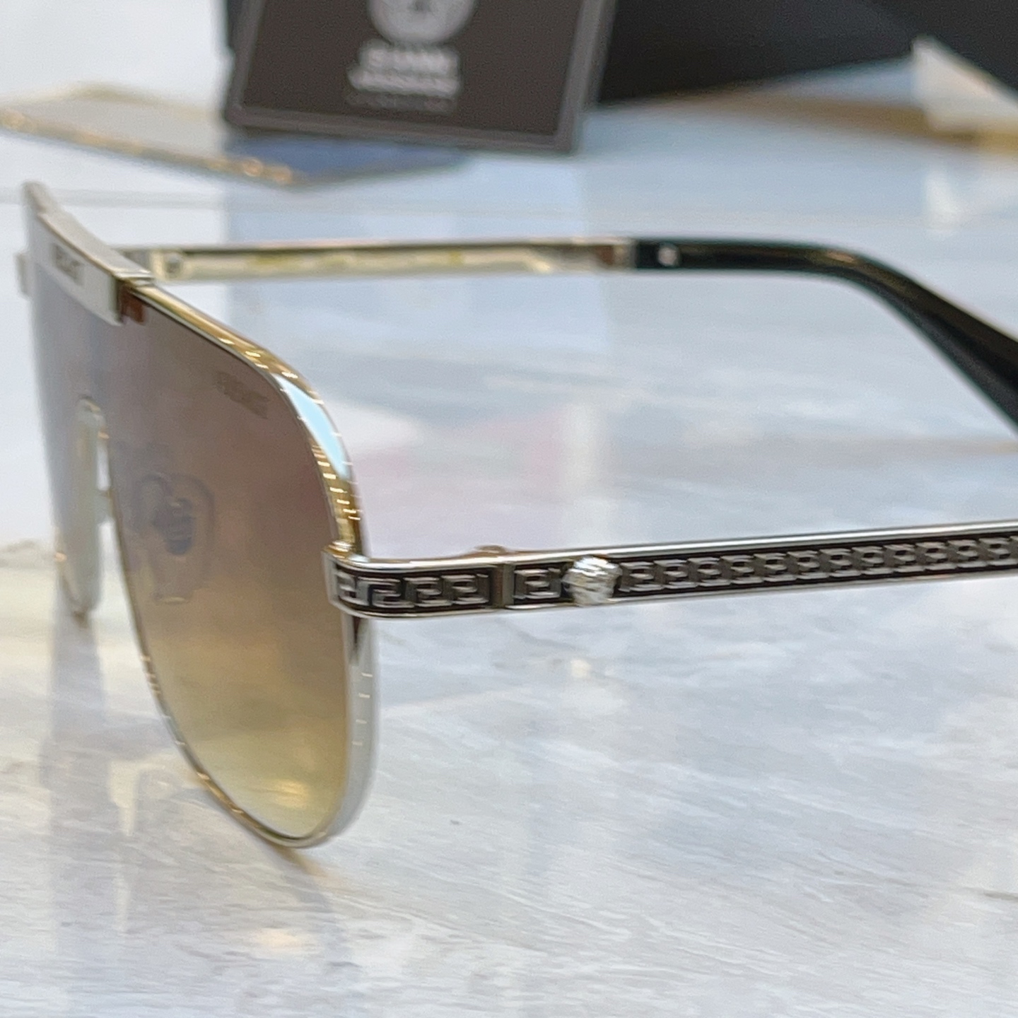 ，【VERSAC*】范思*哲新款太阳镜， MODEL：VE 2188，SIZE：130口46-145