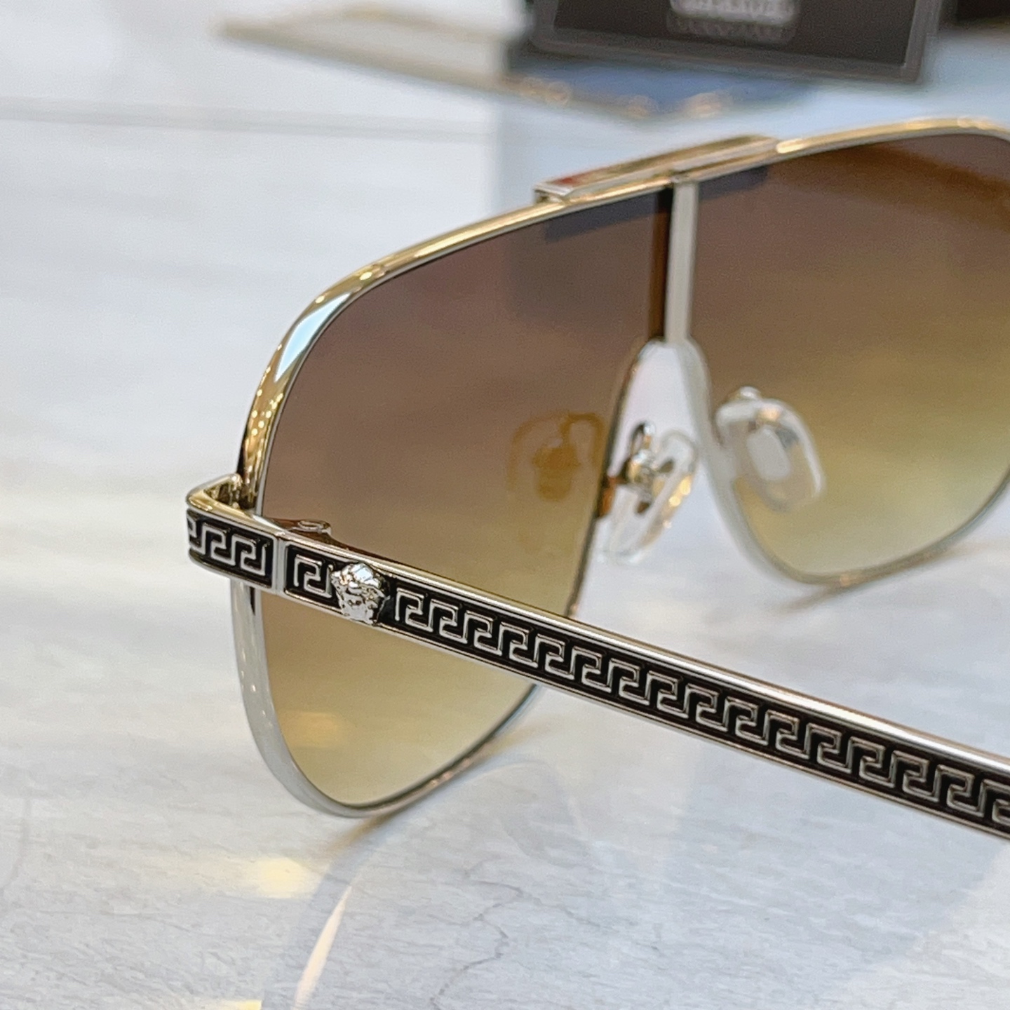 ，【VERSAC*】范思*哲新款太阳镜， MODEL：VE 2188，SIZE：130口46-145
