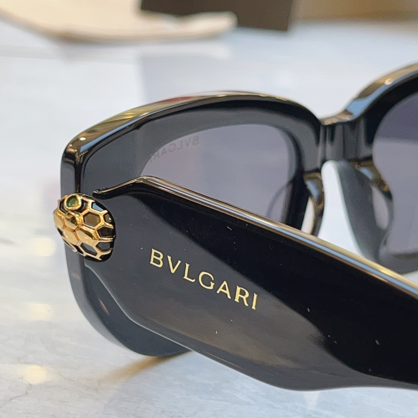 ，【BVLGA*】宝格*丽新款太阳镜，MODEL：BV 40087I，SIZE：50口22-143