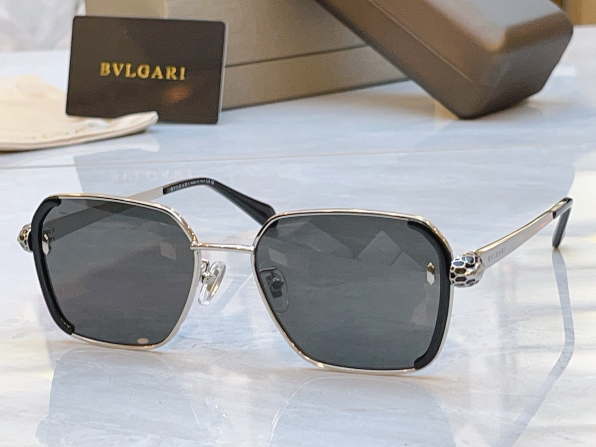 ，【BVLGA*】宝格*丽新款太阳镜，MODEL：BV 40095，SIZE：54口19-145