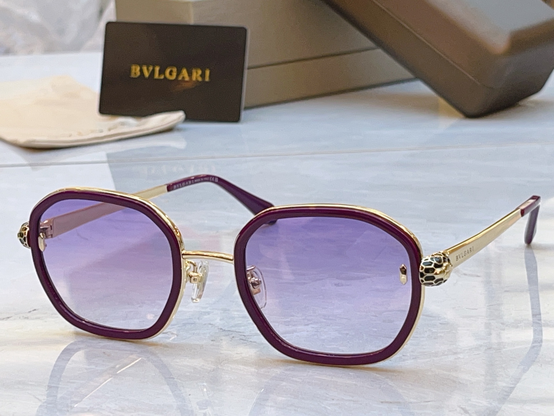 ，【BVLGA*】宝格*丽新款太阳镜，MODEL：BV 40094，SIZE：52口24-145