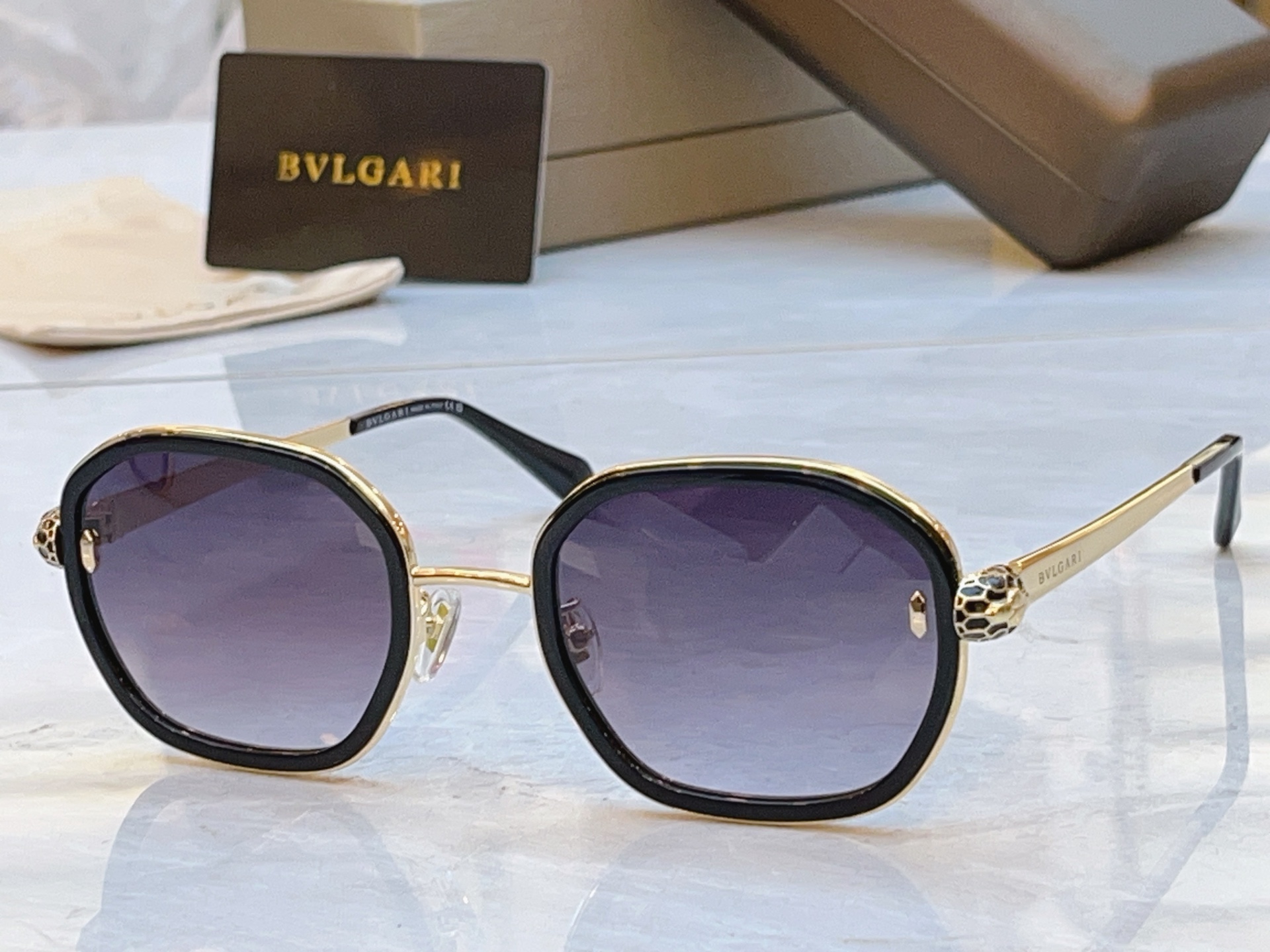 ，【BVLGA*】宝格*丽新款太阳镜，MODEL：BV 40094，SIZE：52口24-145