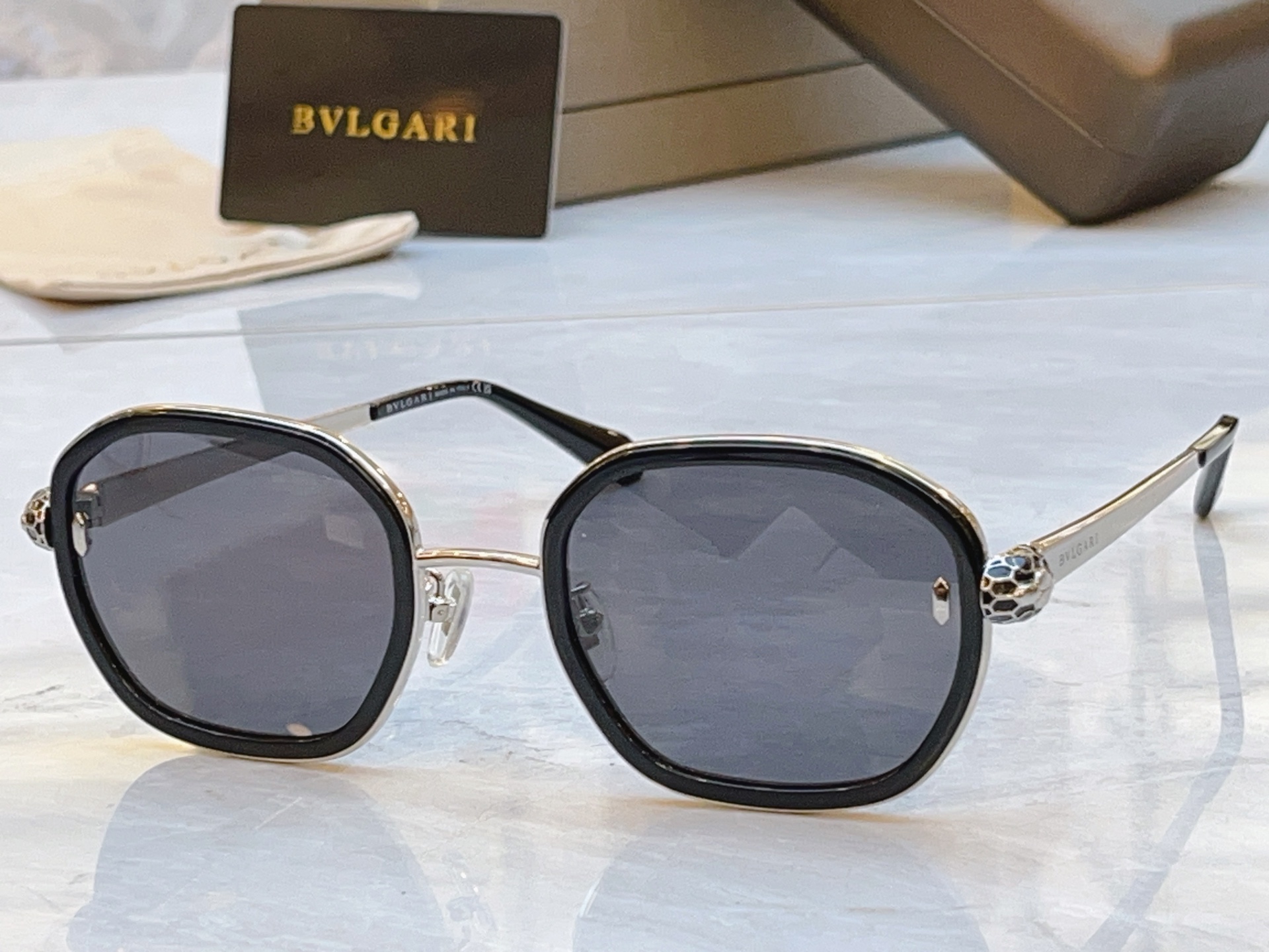 ，【BVLGA*】宝格*丽新款太阳镜，MODEL：BV 40094，SIZE：52口24-145