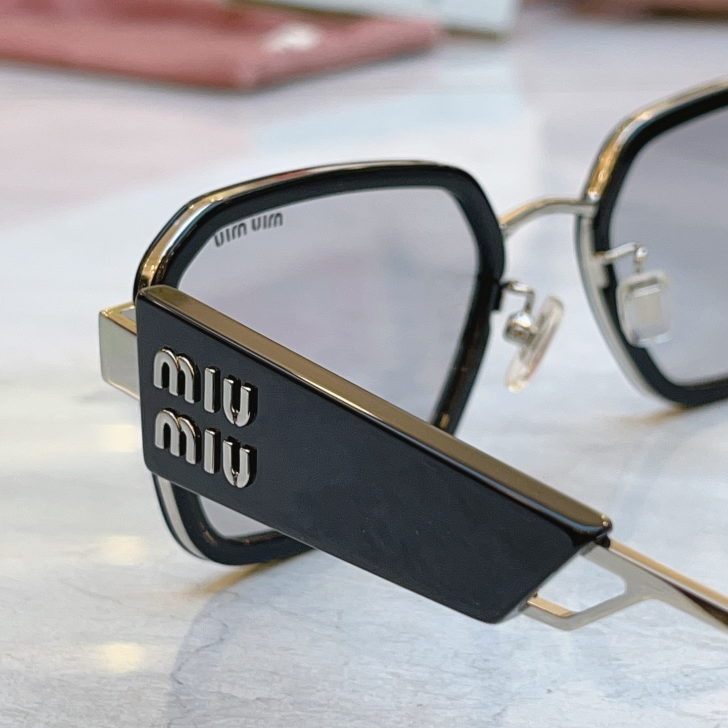 ，【MIUMI*】缪*缪新款太阳镜，Mod:SMU 64WS，SIZE:51口22-145