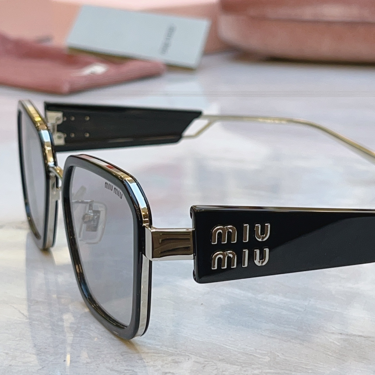 ，【MIUMI*】缪*缪新款太阳镜，Mod:SMU 64WS，SIZE:51口22-145