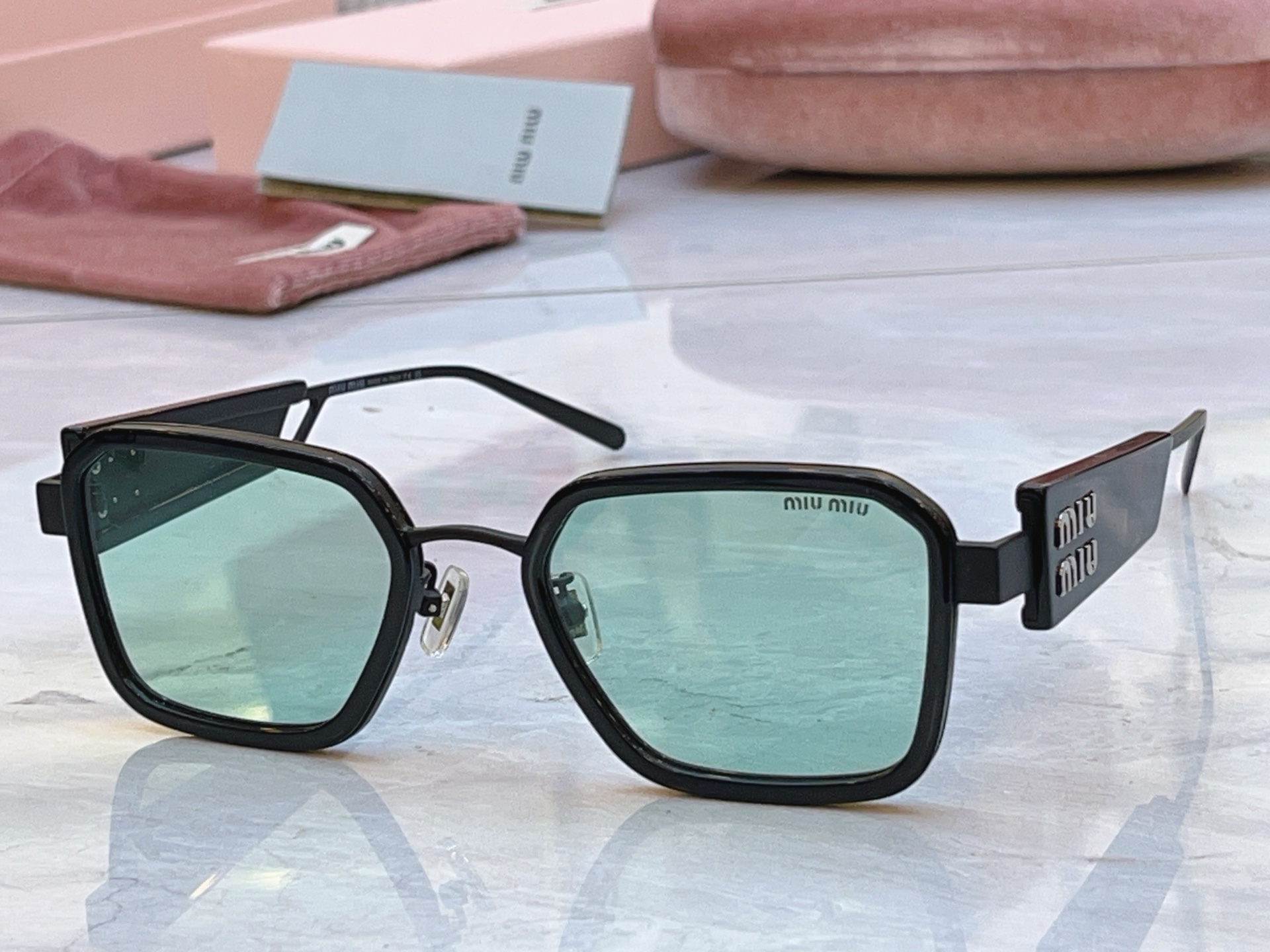 ，【MIUMI*】缪*缪新款太阳镜，Mod:SMU 64WS，SIZE:51口22-145