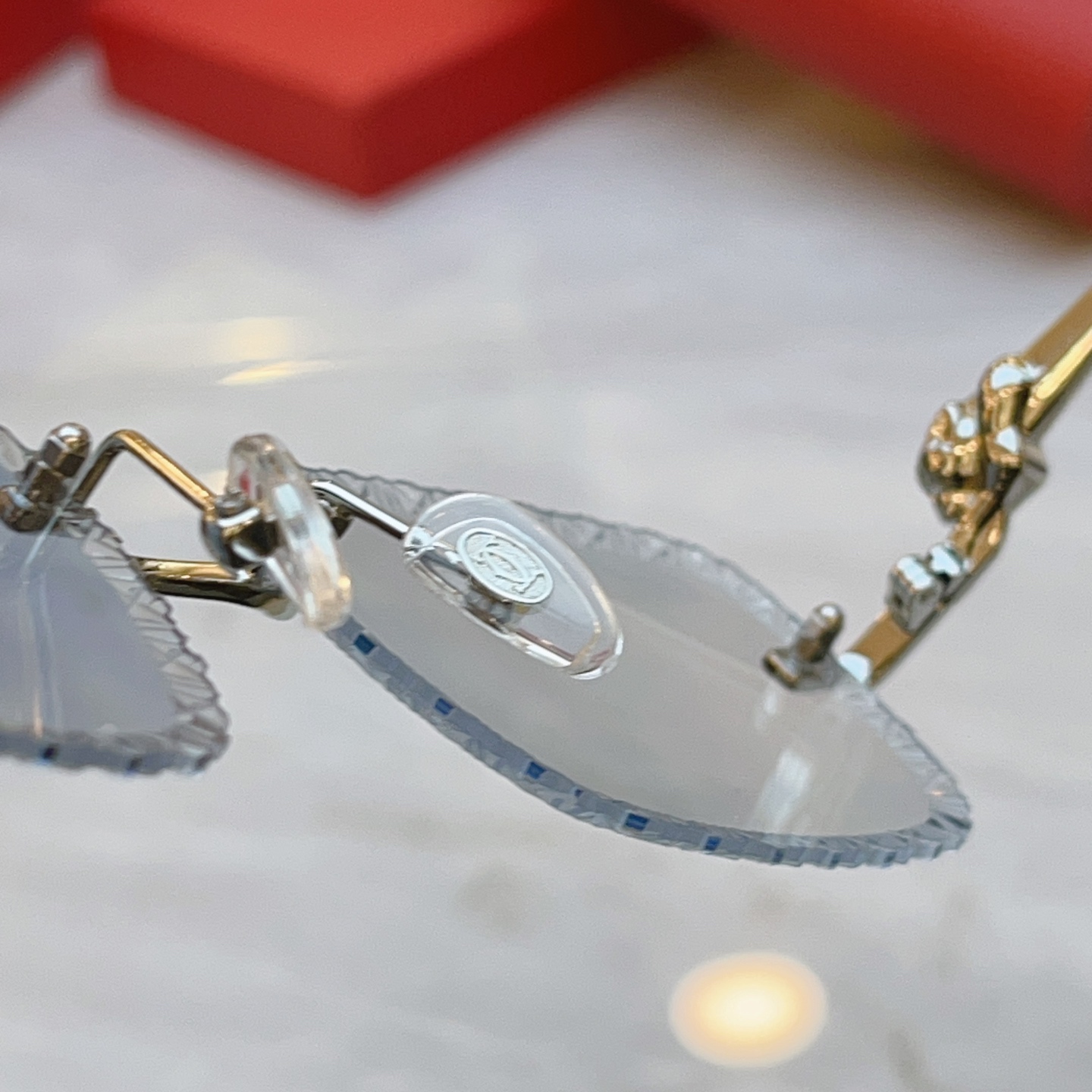 变色，【CARTIE*】卡地*亚新款太阳镜，Mod:CT0803O，Size:55口16-142