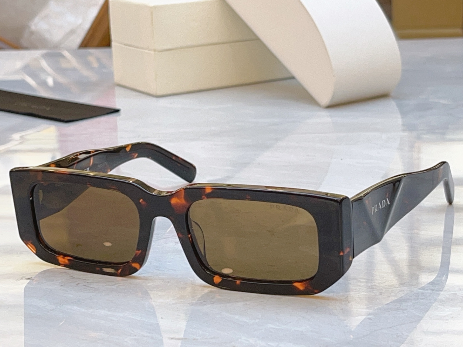 ，【PRAD*】普拉*达新款太阳镜🕶️，MODEL：PR 06Y，SIZE：53口21-145