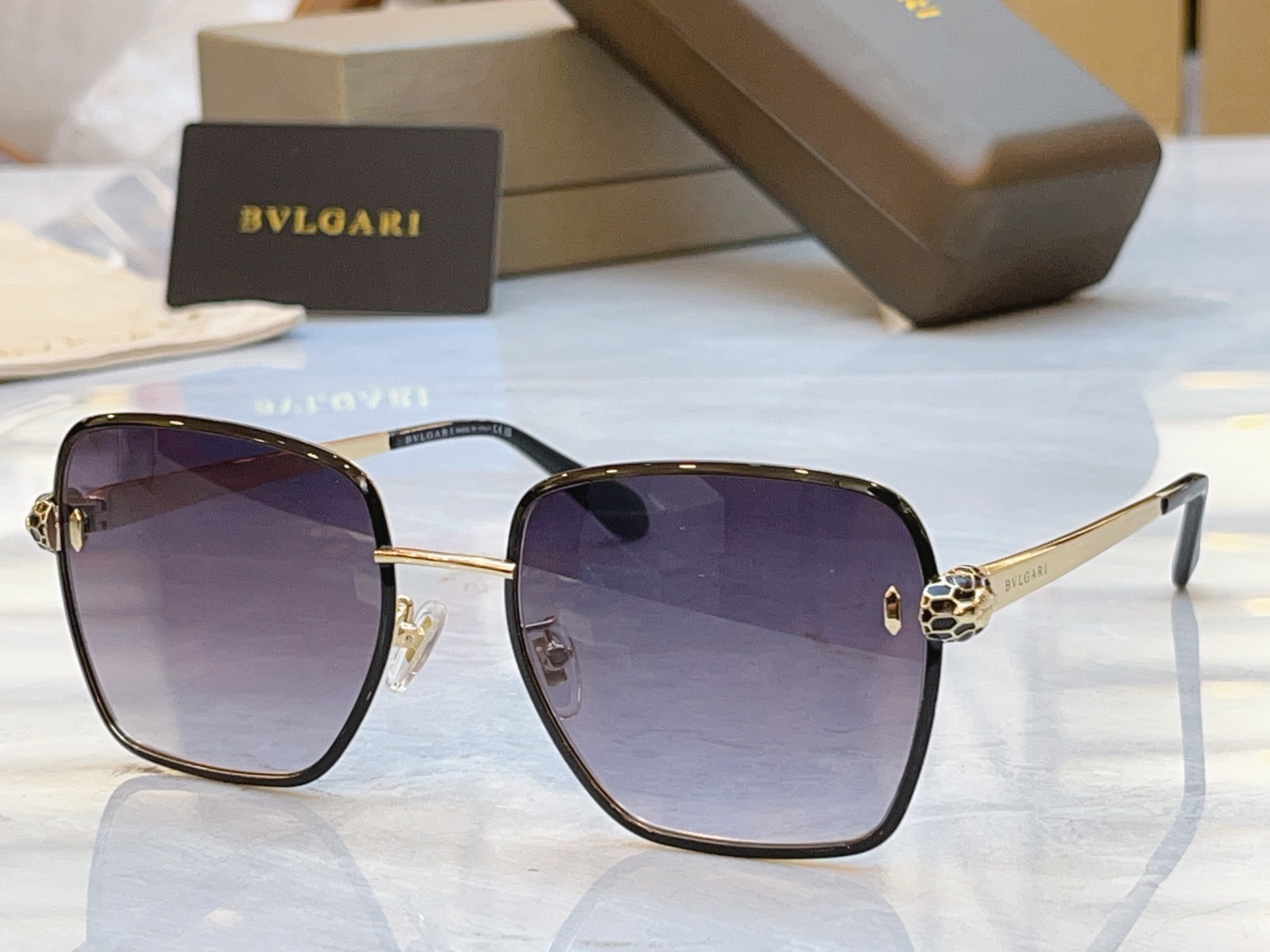 ，【BVLGA*】宝格*丽新款太阳镜，MODEL：BV 40092，SIZE：55口20-145