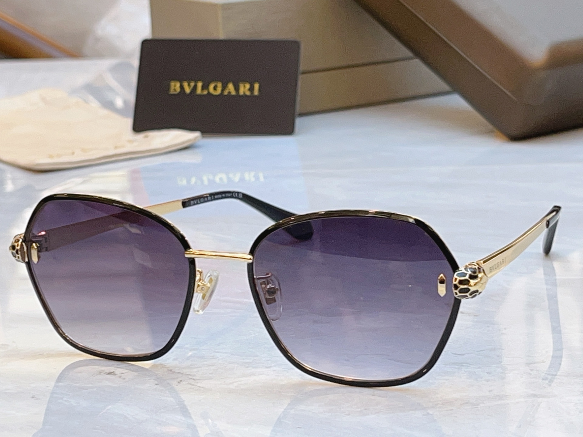 ，【BVLGA*】宝格*丽新款太阳镜，MODEL：BV 40091，SIZE：56口20-145
