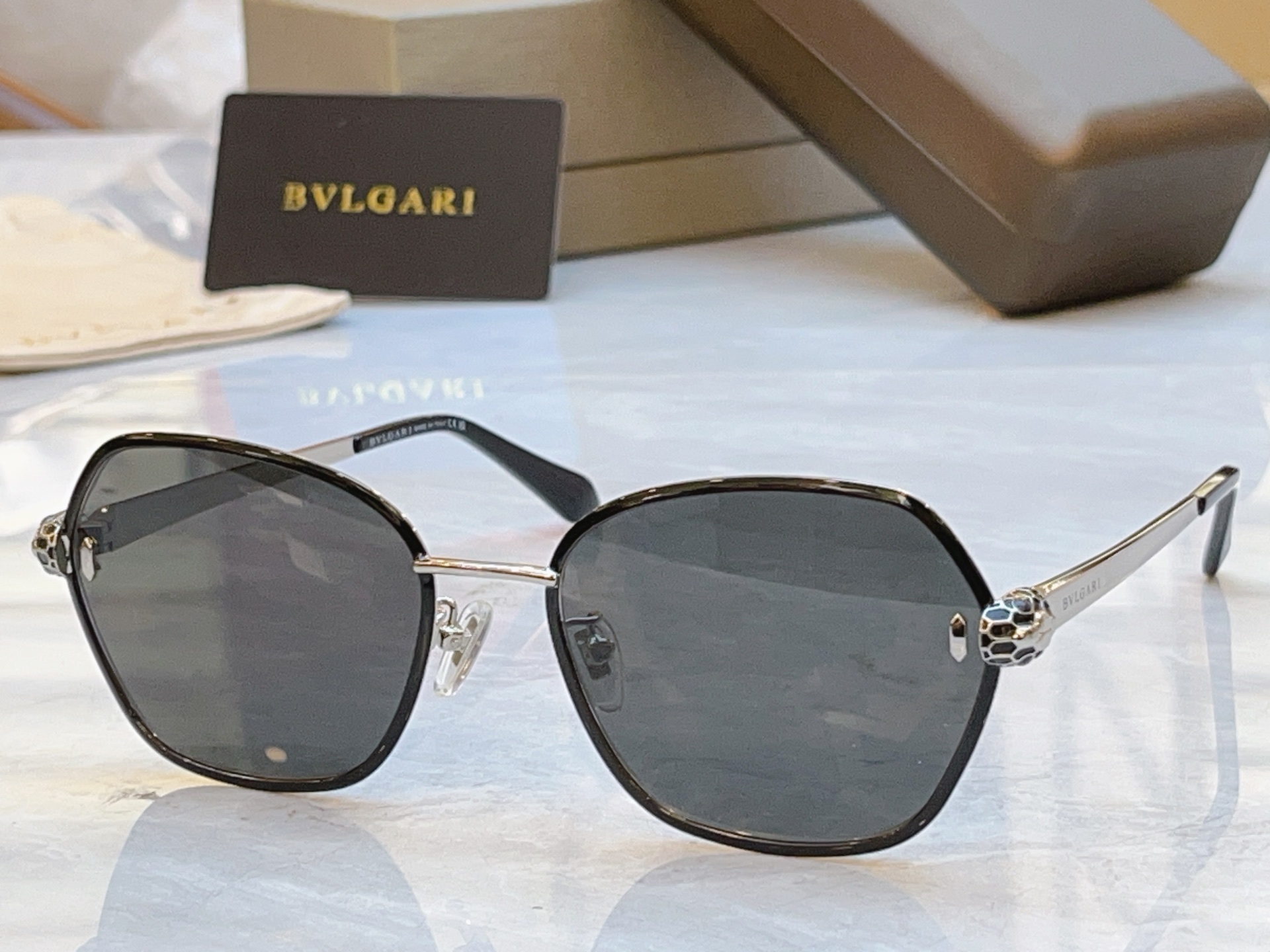 ，【BVLGA*】宝格*丽新款太阳镜，MODEL：BV 40091，SIZE：56口20-145