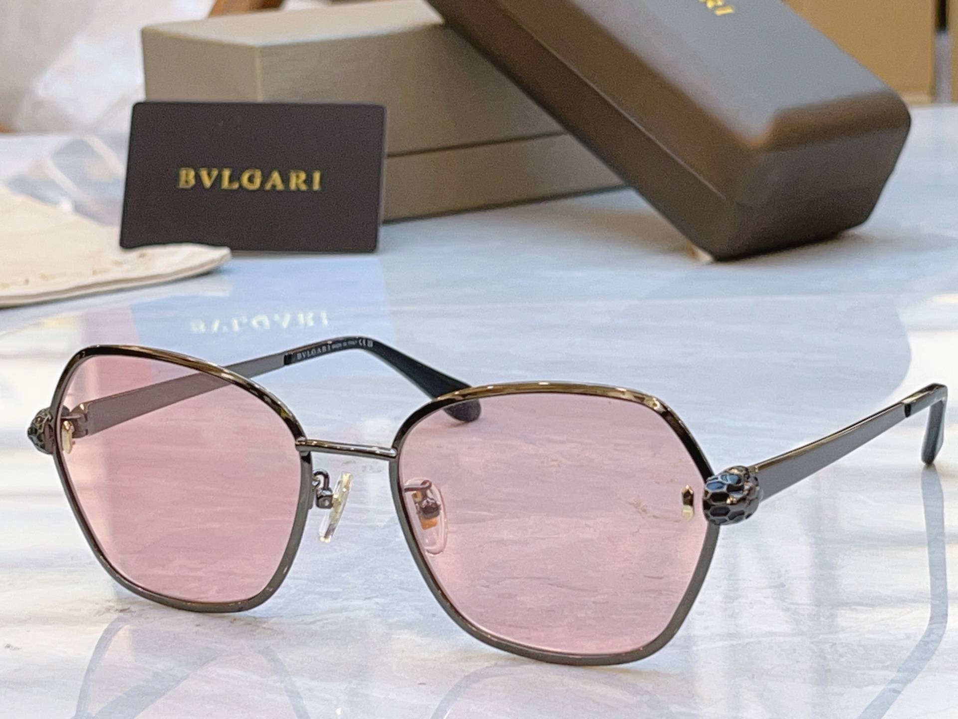 ，【BVLGA*】宝格*丽新款太阳镜，MODEL：BV 40091，SIZE：56口20-145