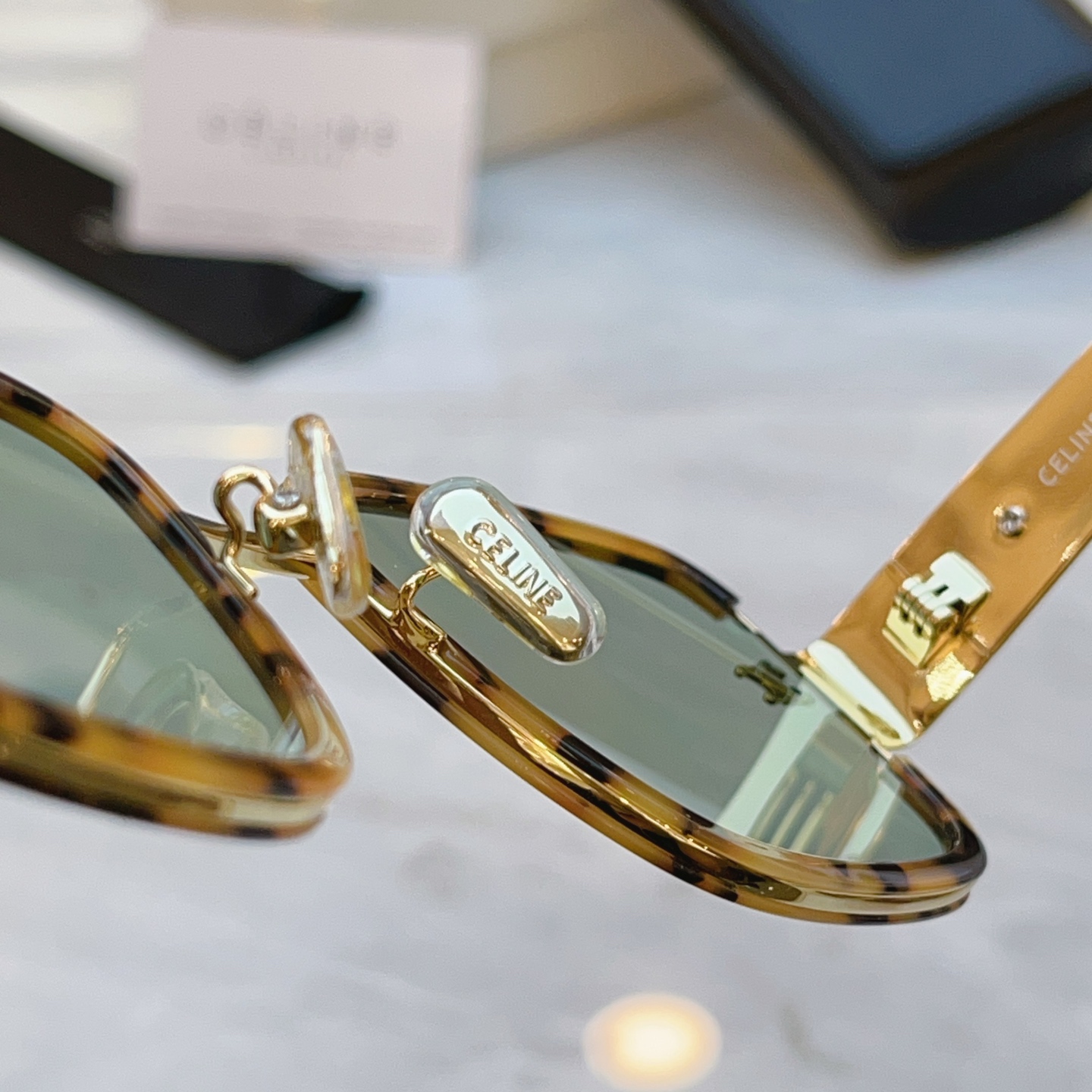 ，【CELIN*】赛*琳新款太阳镜， MODEL:CL40336F，SIZE: 55口23-145