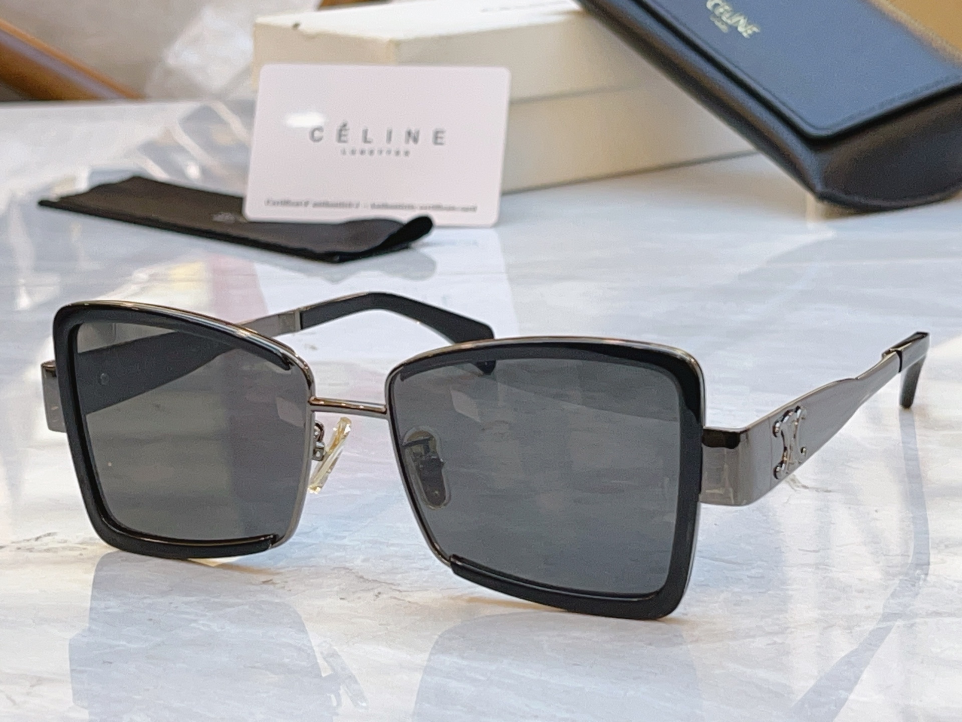 ，【CELIN*】赛*琳新款太阳镜， MODEL:CL40338F，SIZE: 53口17-145