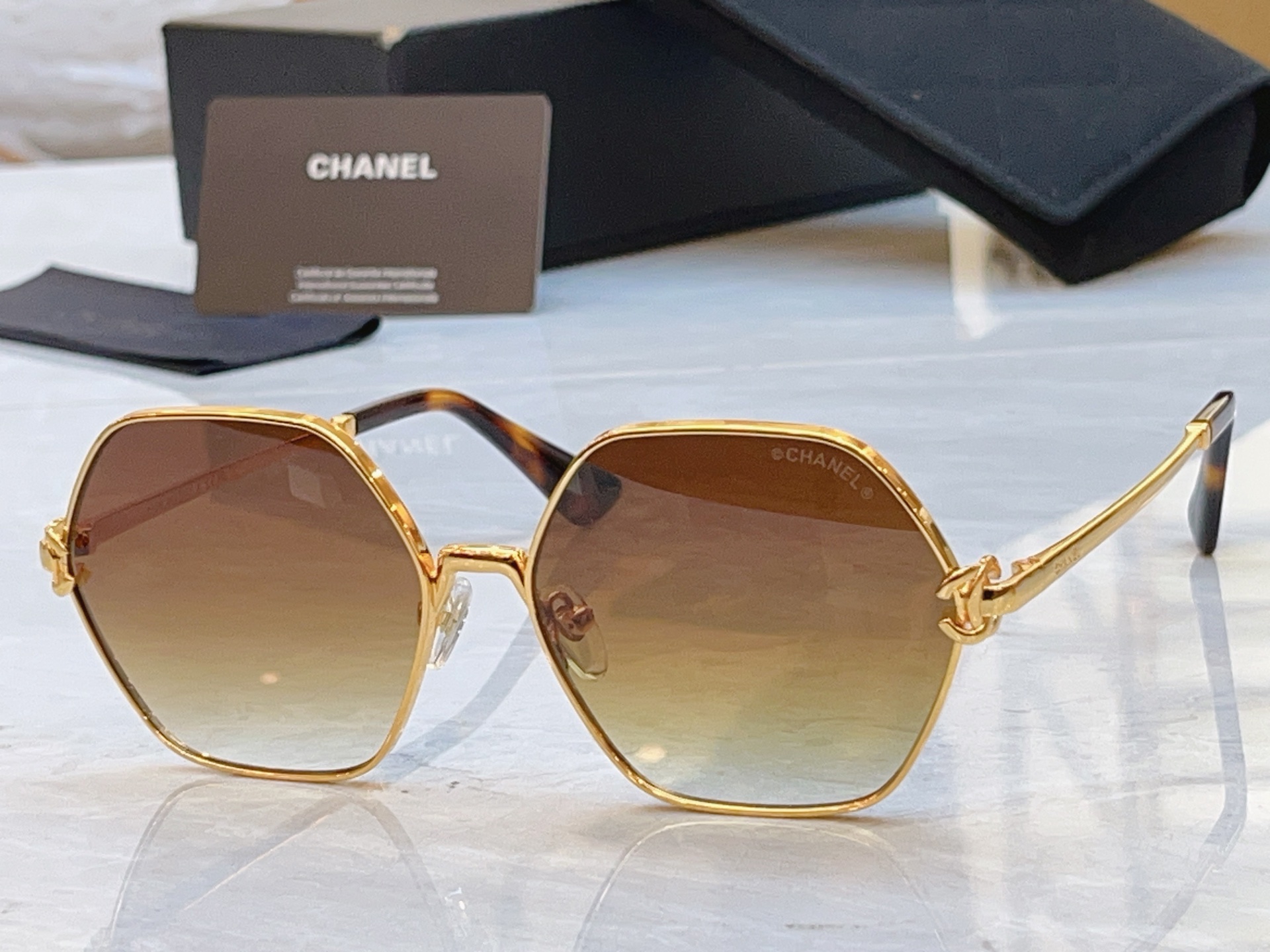 ，【CHANE*】香奈儿新款太阳镜，MODEL：CH7356B，SIZE：57口15-145