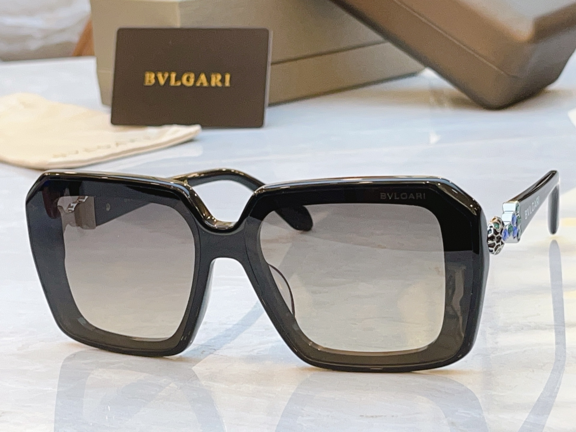 ，【BVLGA*】宝格*丽新款太阳镜，MODEL：BV 1806LU，SIZE：51口20-145