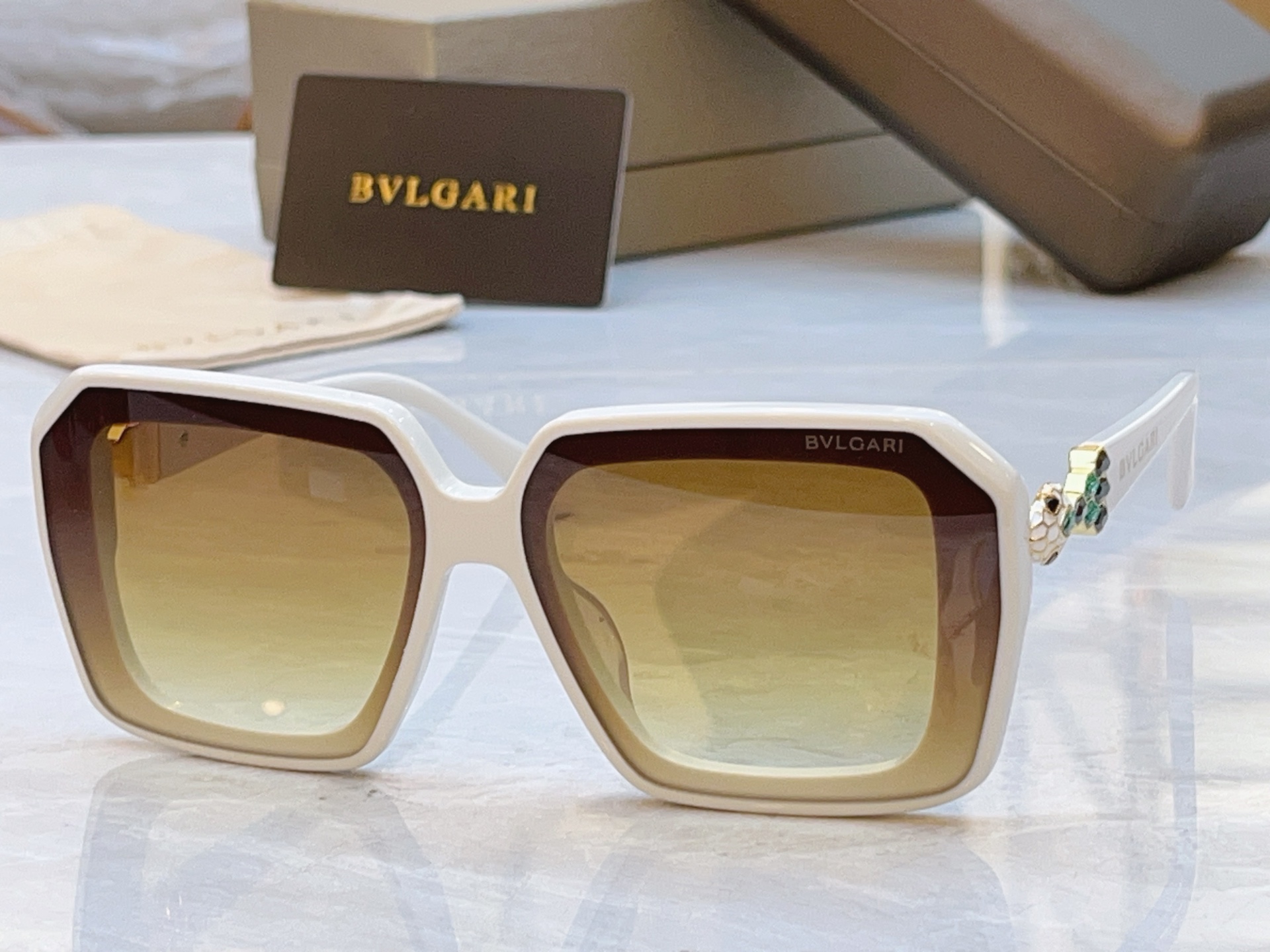 ，【BVLGA*】宝格*丽新款太阳镜，MODEL：BV 1806LU，SIZE：51口20-145