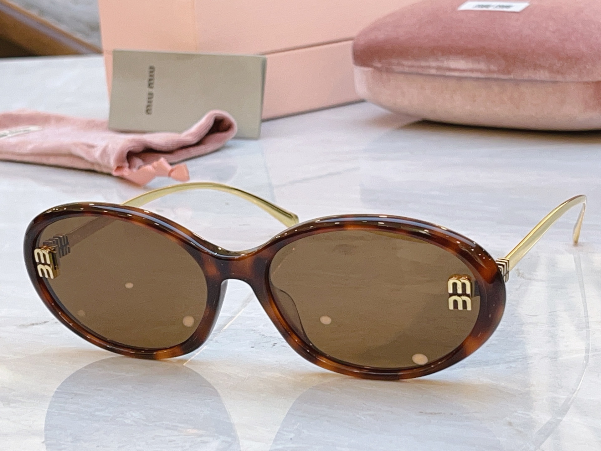 ，【MIUMI*】缪*缪新款太阳镜，Mod:MU 1895L，SIZE:61口18-145