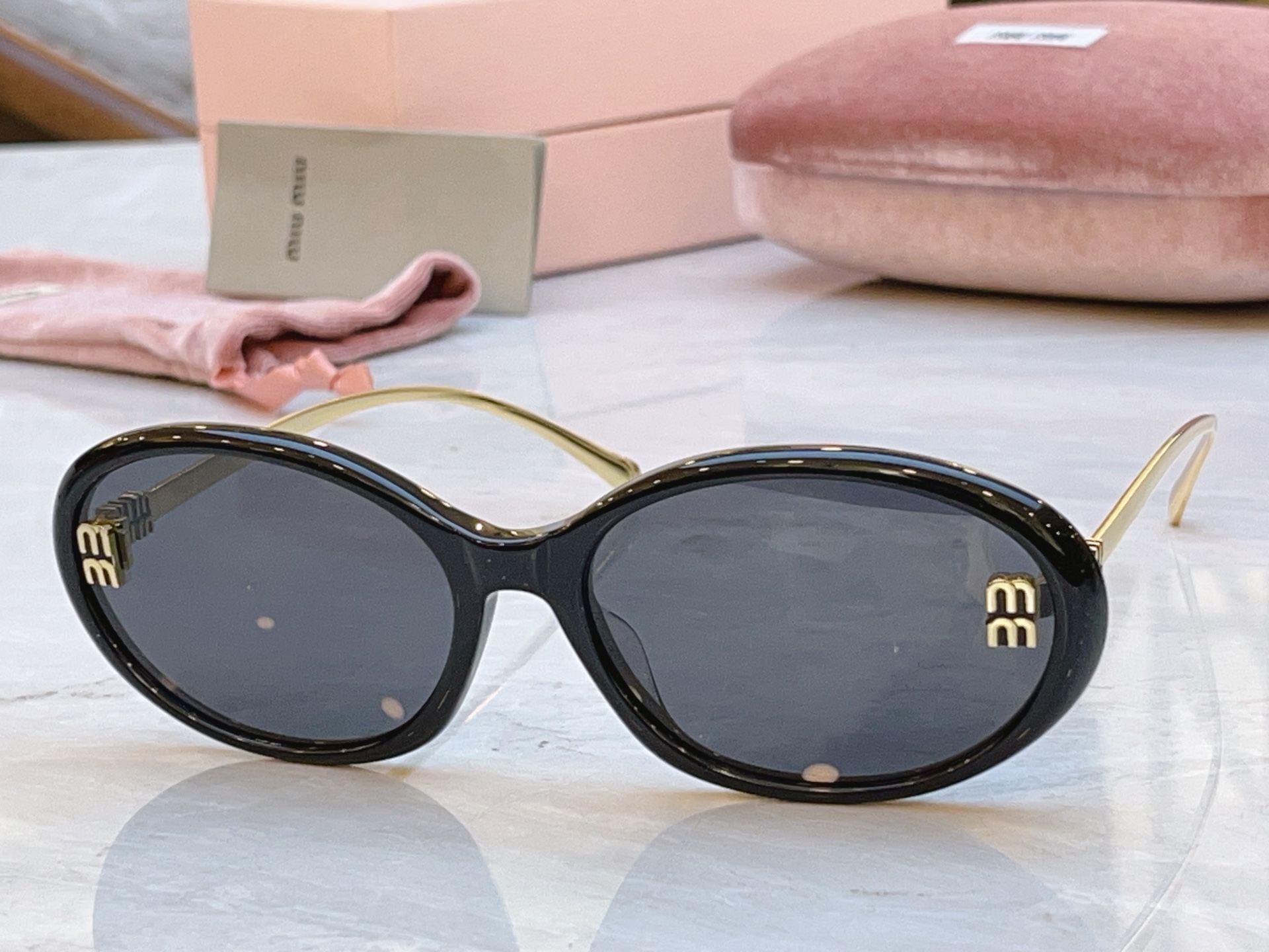 ，【MIUMI*】缪*缪新款太阳镜，Mod:MU 1895L，SIZE:61口18-145