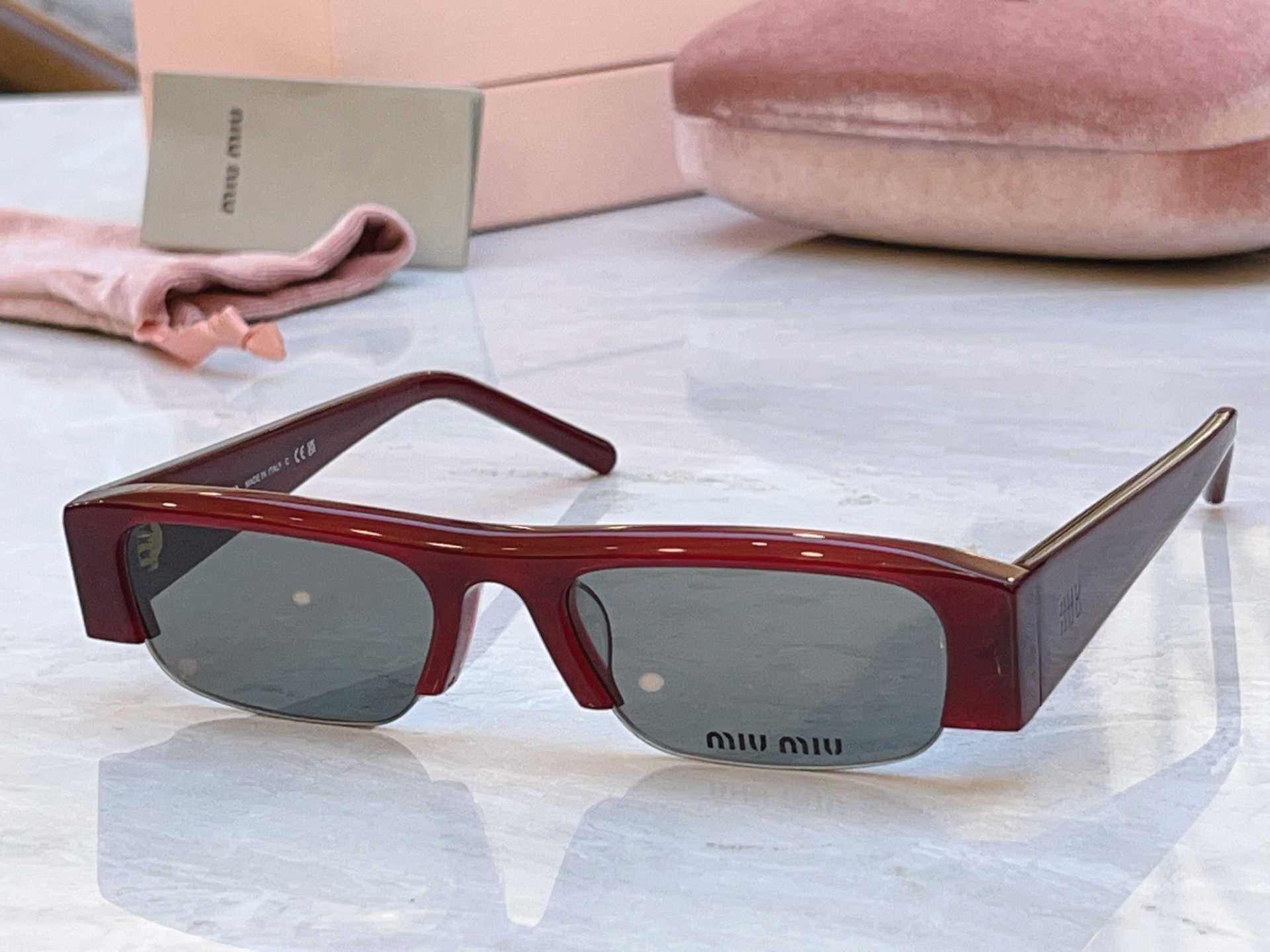 ，【MIUMI*】缪*缪新款太阳镜，Mod:SMU B07S，SIZE:51口17-135