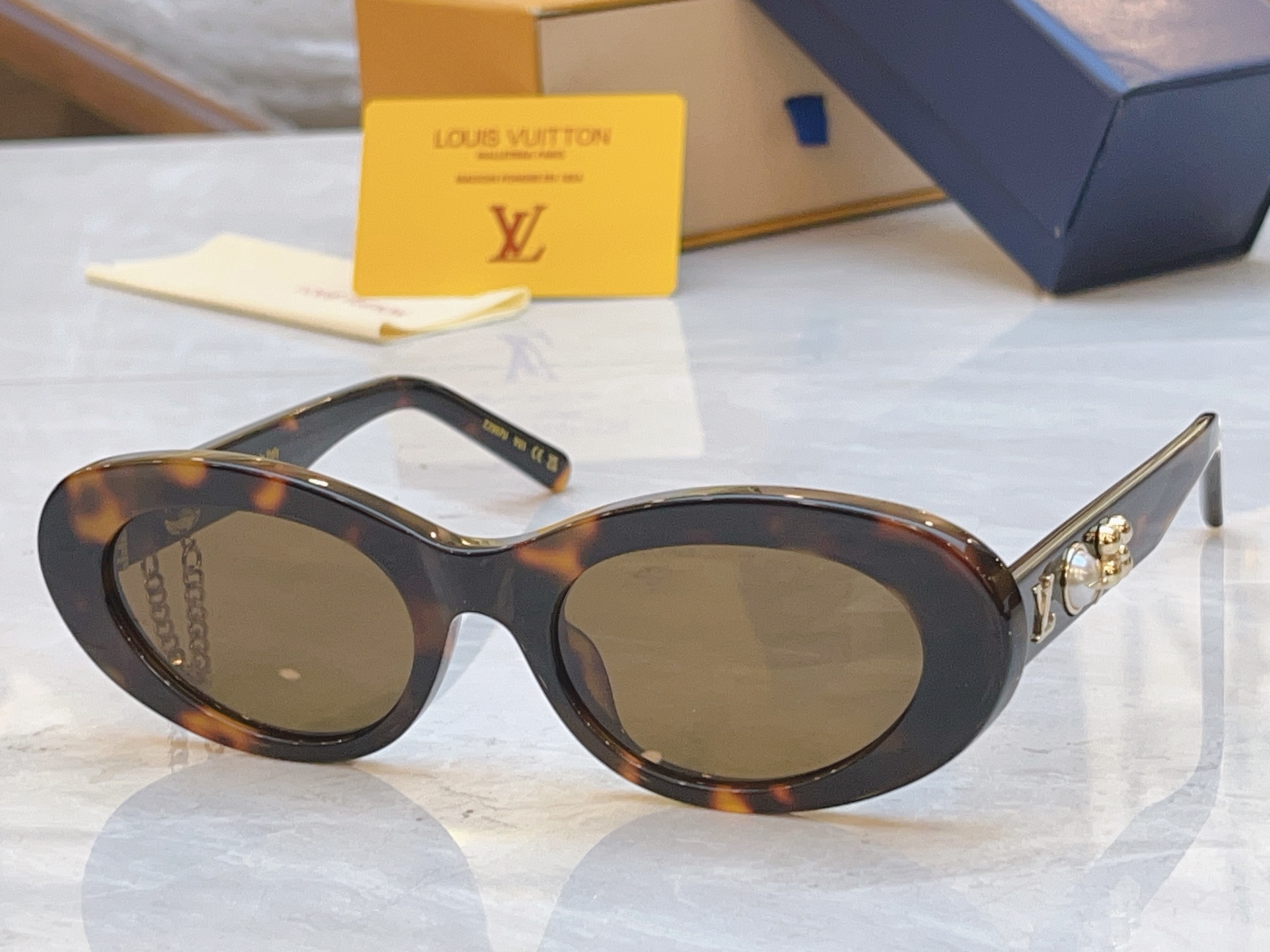 ，【LOUIS VUITTO*】路易*威登新款太阳镜，MODEL：Z2987U，SIZE：53口20-145