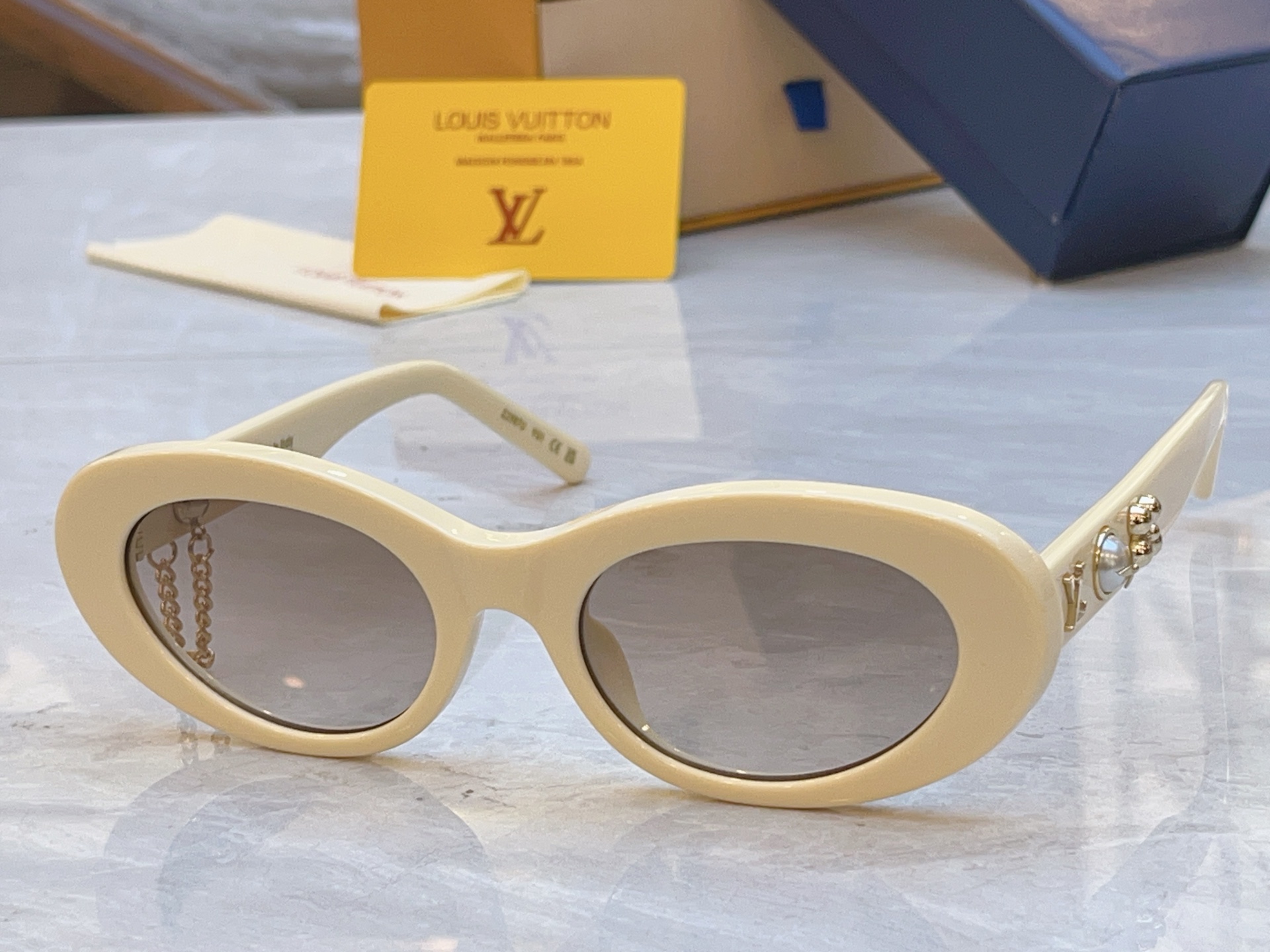 ，【LOUIS VUITTO*】路易*威登新款太阳镜，MODEL：Z2987U，SIZE：53口20-145