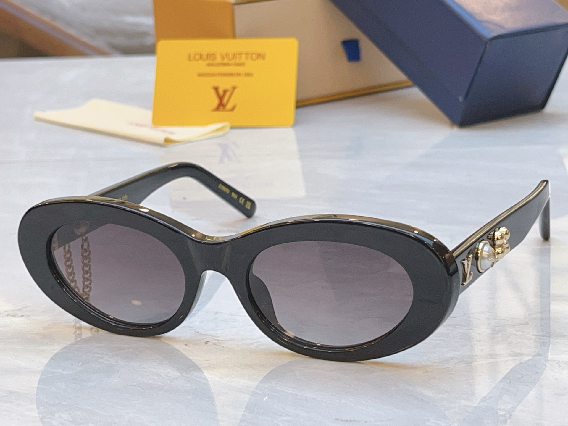 ，【LOUIS VUITTO*】路易*威登新款太阳镜，MODEL：Z2987U，SIZE：53口20-145