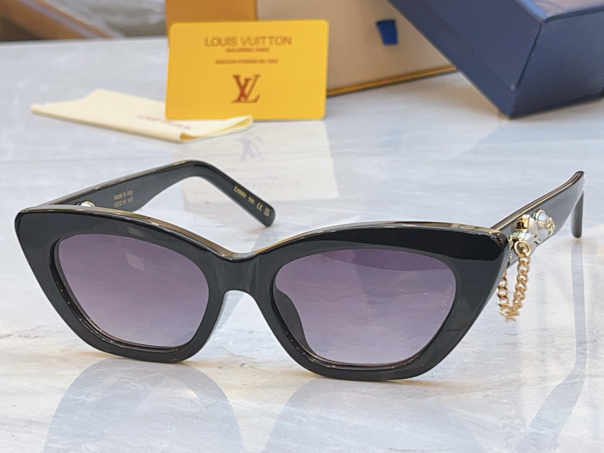 ，【LOUIS VUITTO*】路易*威登新款太阳镜，MODEL：Z2988U，SIZE：53口18-145