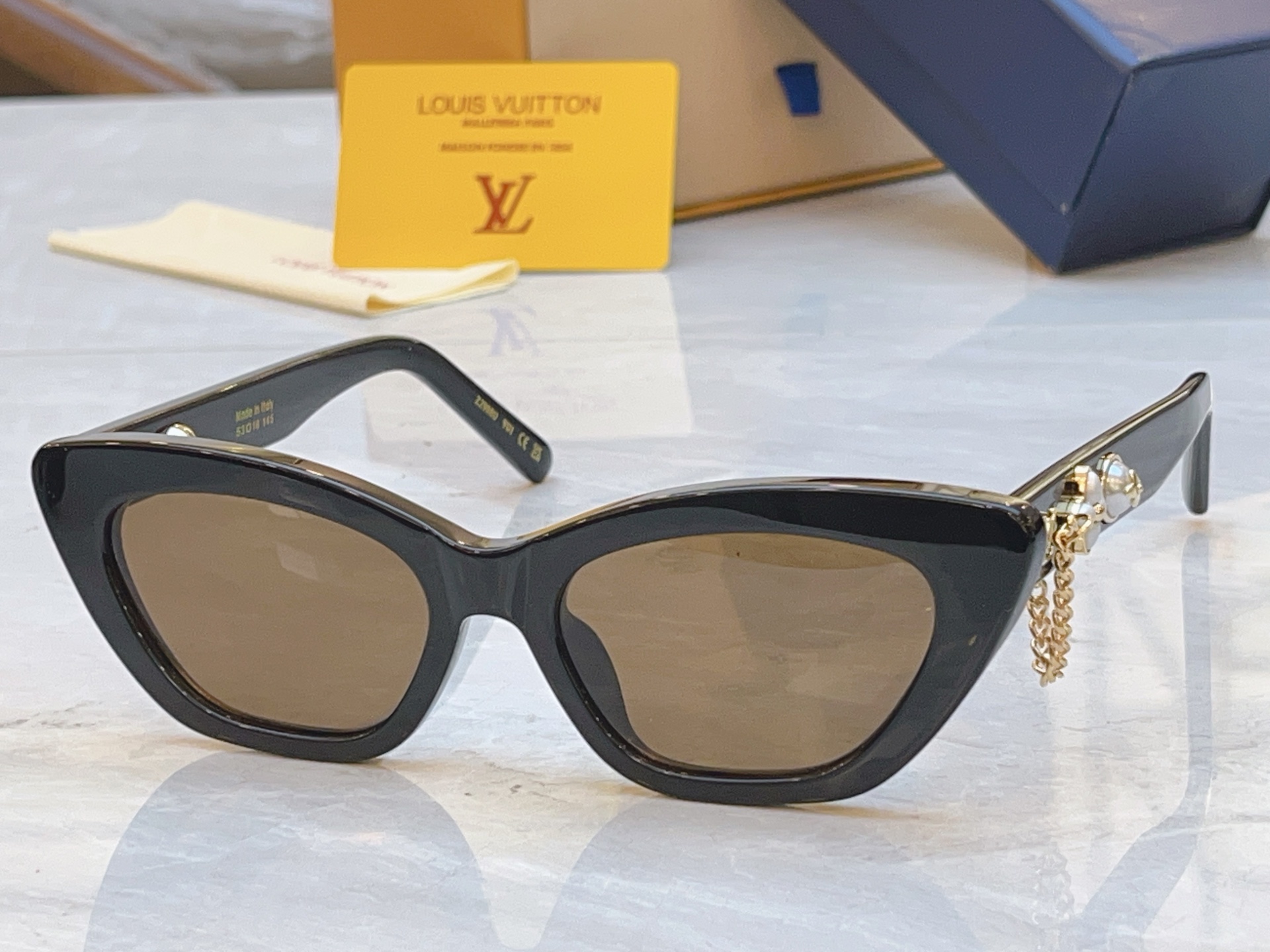 ，【LOUIS VUITTO*】路易*威登新款太阳镜，MODEL：Z2988U，SIZE：53口18-145