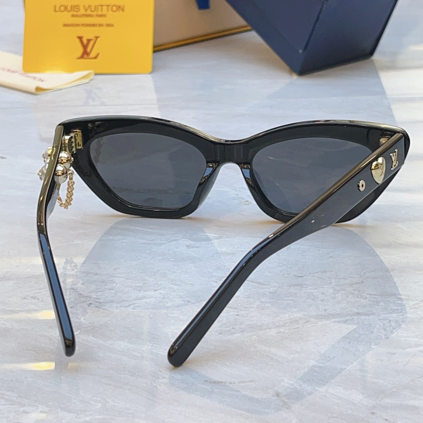 ，【LOUIS VUITTO*】路易*威登新款太阳镜，MODEL：Z2988U，SIZE：53口18-145