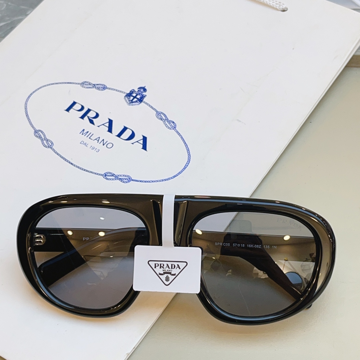 ，【PRAD*】普拉*达新款太阳镜🕶️ 高版本✨，MODEL：SPR C05，SIZE：57口18-135