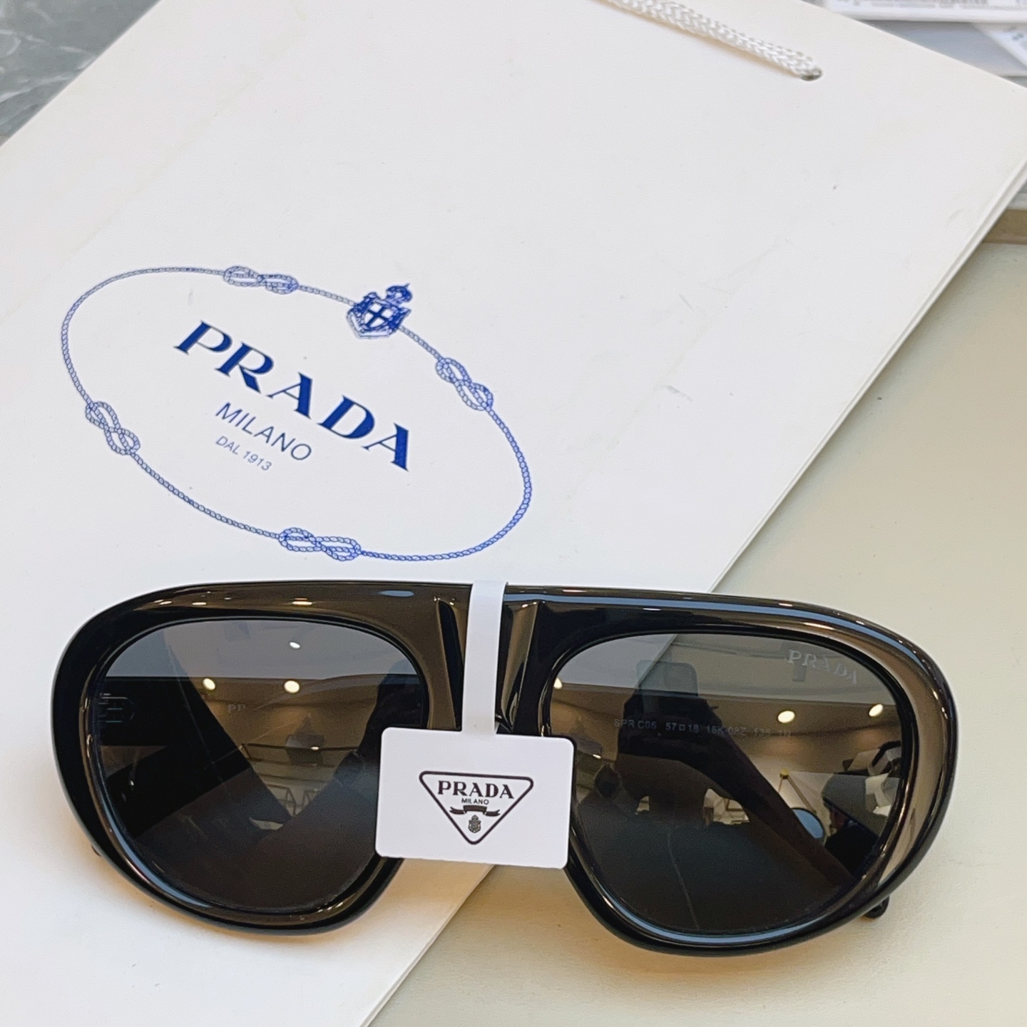 ，【PRAD*】普拉*达新款太阳镜🕶️ 高版本✨，MODEL：SPR C05，SIZE：57口18-135