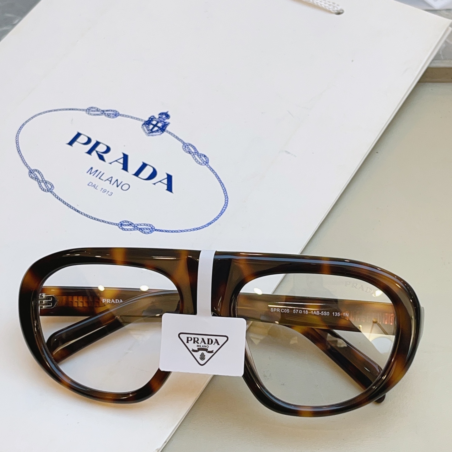 ，【PRAD*】普拉*达新款太阳镜🕶️ 高版本✨，MODEL：SPR C05，SIZE：57口18-135