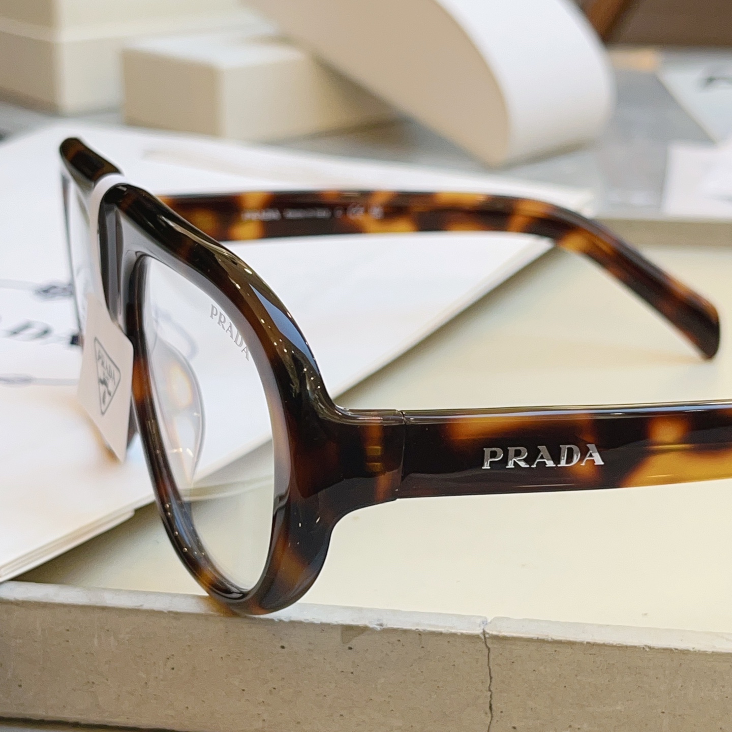 ，【PRAD*】普拉*达新款太阳镜🕶️ 高版本✨，MODEL：SPR C05，SIZE：57口18-135