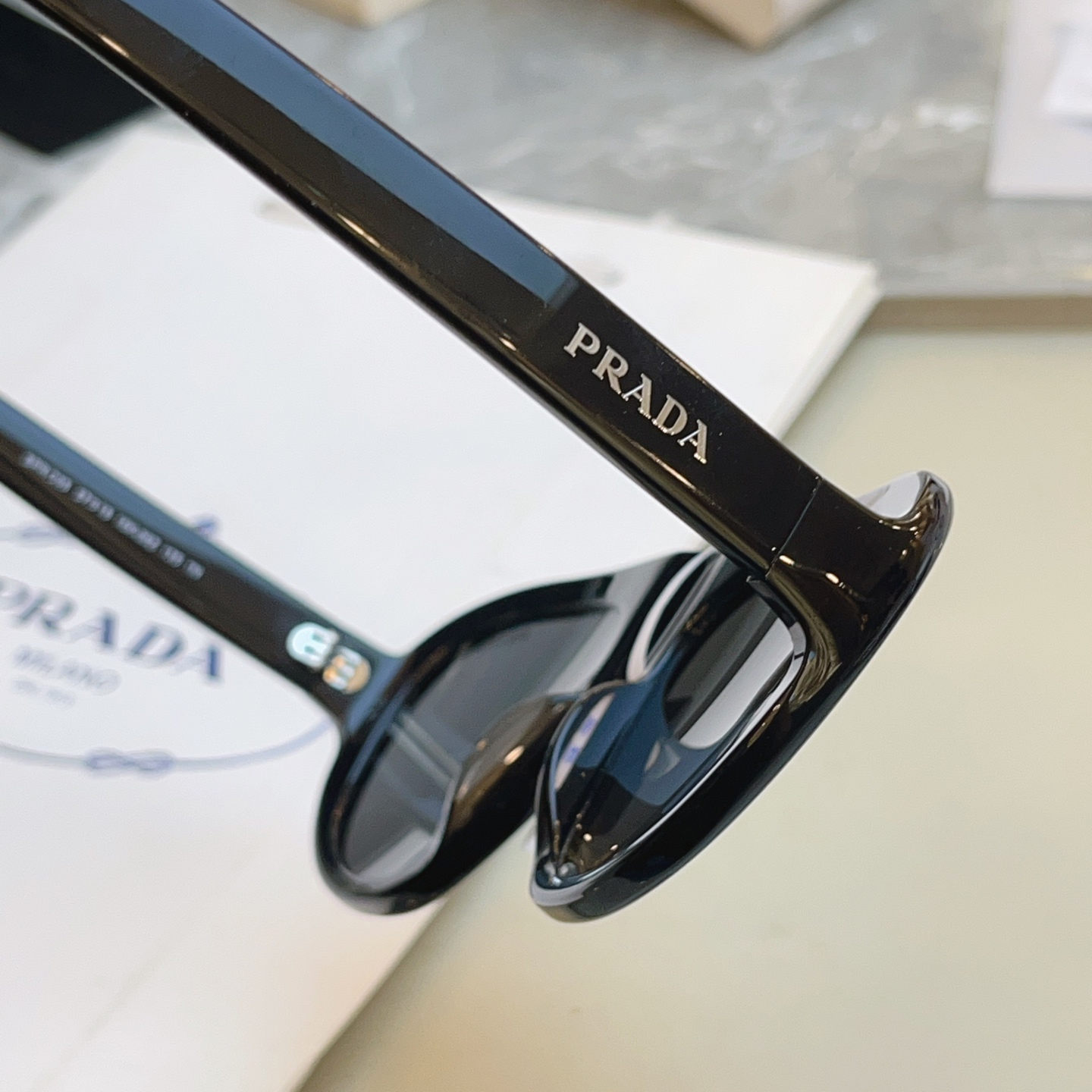 ，【PRAD*】普拉*达新款太阳镜🕶️ 高版本✨，MODEL：SPR C05，SIZE：57口18-135
