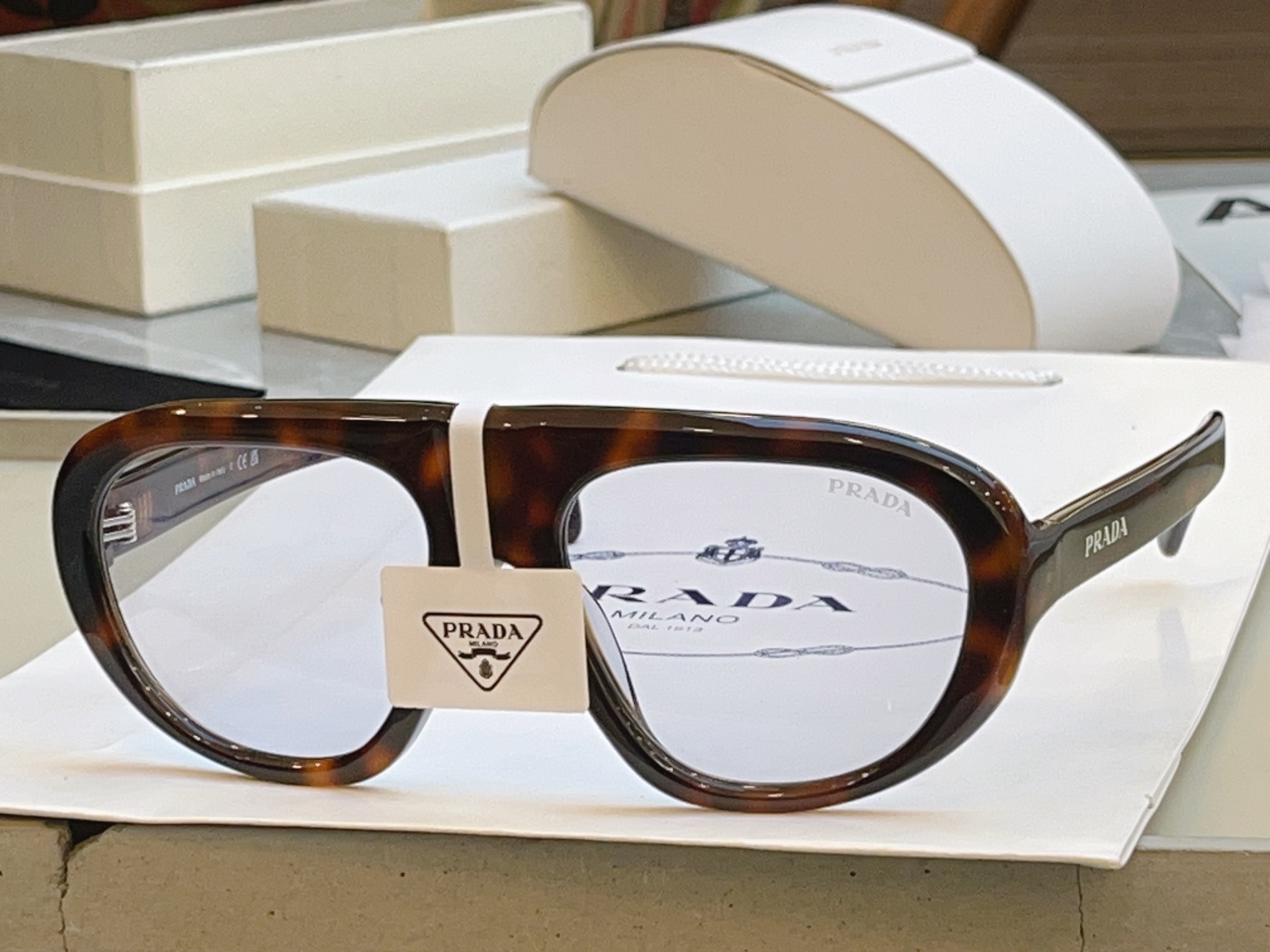 ，【PRAD*】普拉*达新款太阳镜🕶️ 高版本✨，MODEL：SPR C05，SIZE：57口18-135