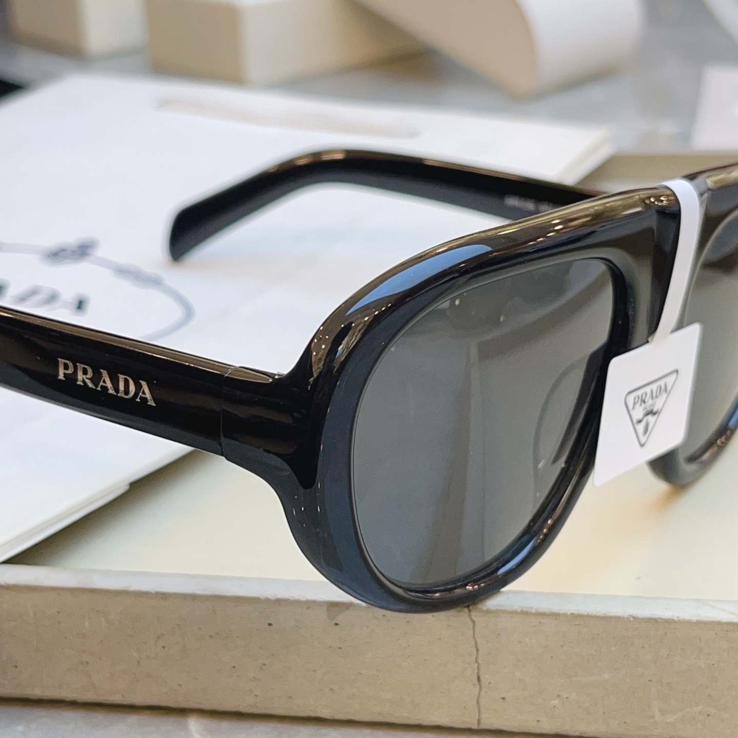 ，【PRAD*】普拉*达新款太阳镜🕶️ 高版本✨，MODEL：SPR C05，SIZE：57口18-135