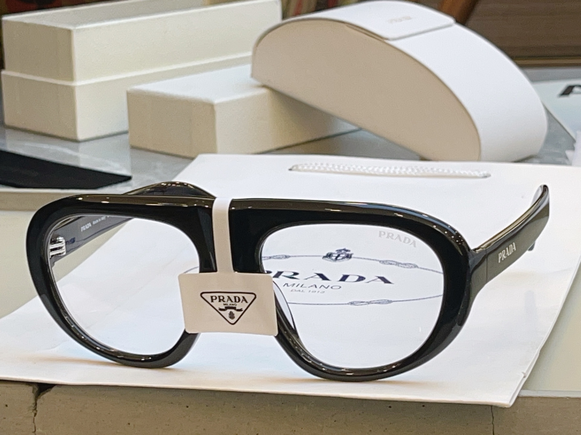 ，【PRAD*】普拉*达新款太阳镜🕶️ 高版本✨，MODEL：SPR C05，SIZE：57口18-135