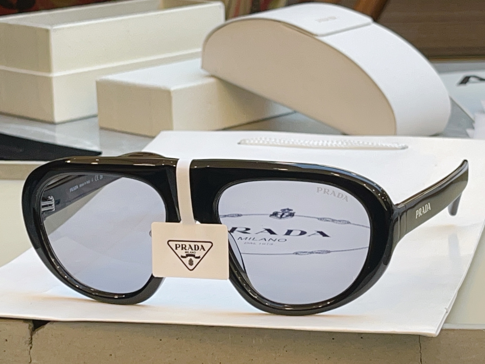 ，【PRAD*】普拉*达新款太阳镜🕶️ 高版本✨，MODEL：SPR C05，SIZE：57口18-135