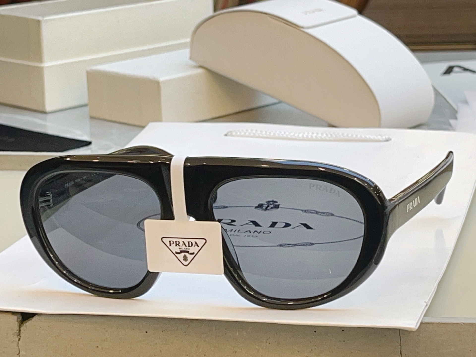 ，【PRAD*】普拉*达新款太阳镜🕶️ 高版本✨，MODEL：SPR C05，SIZE：57口18-135