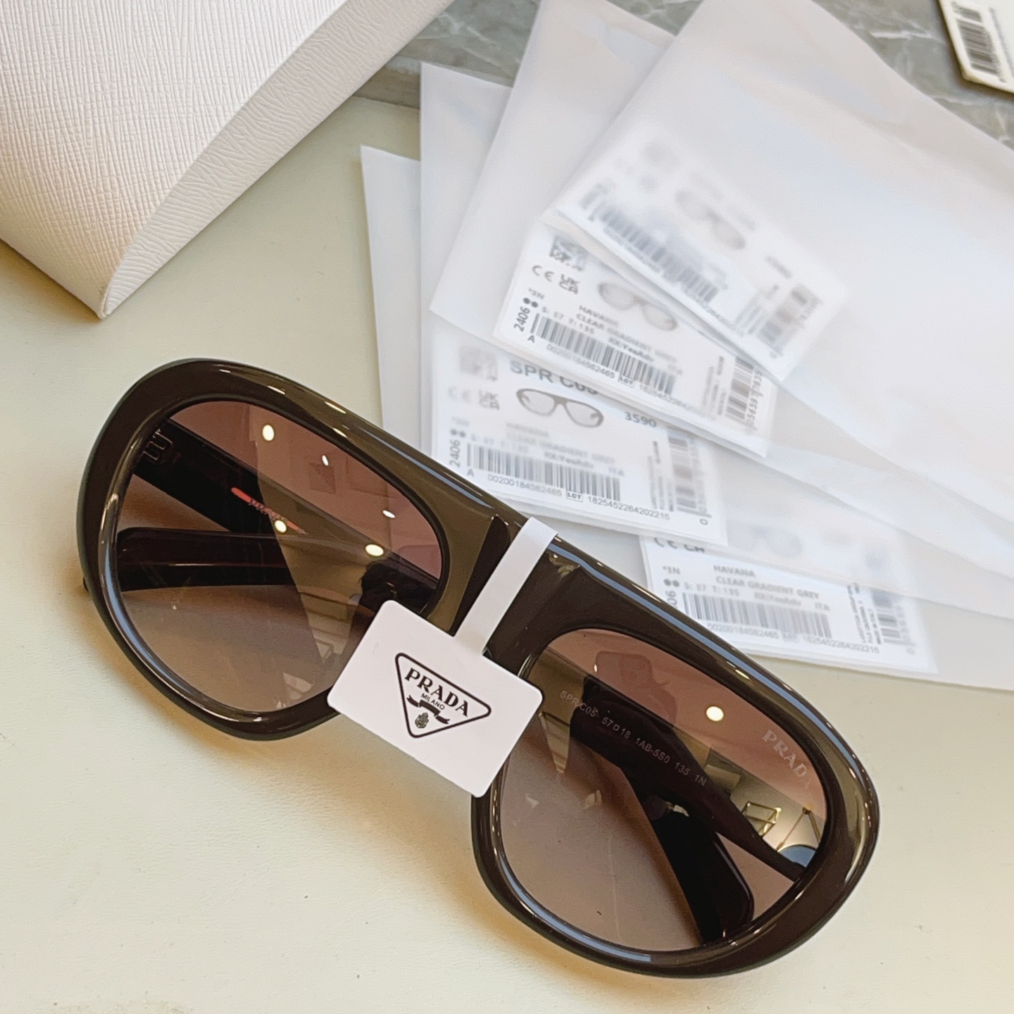 ，【PRAD*】普拉*达新款太阳镜🕶️ 高版本✨，MODEL：SPR C05，SIZE：57口18-135