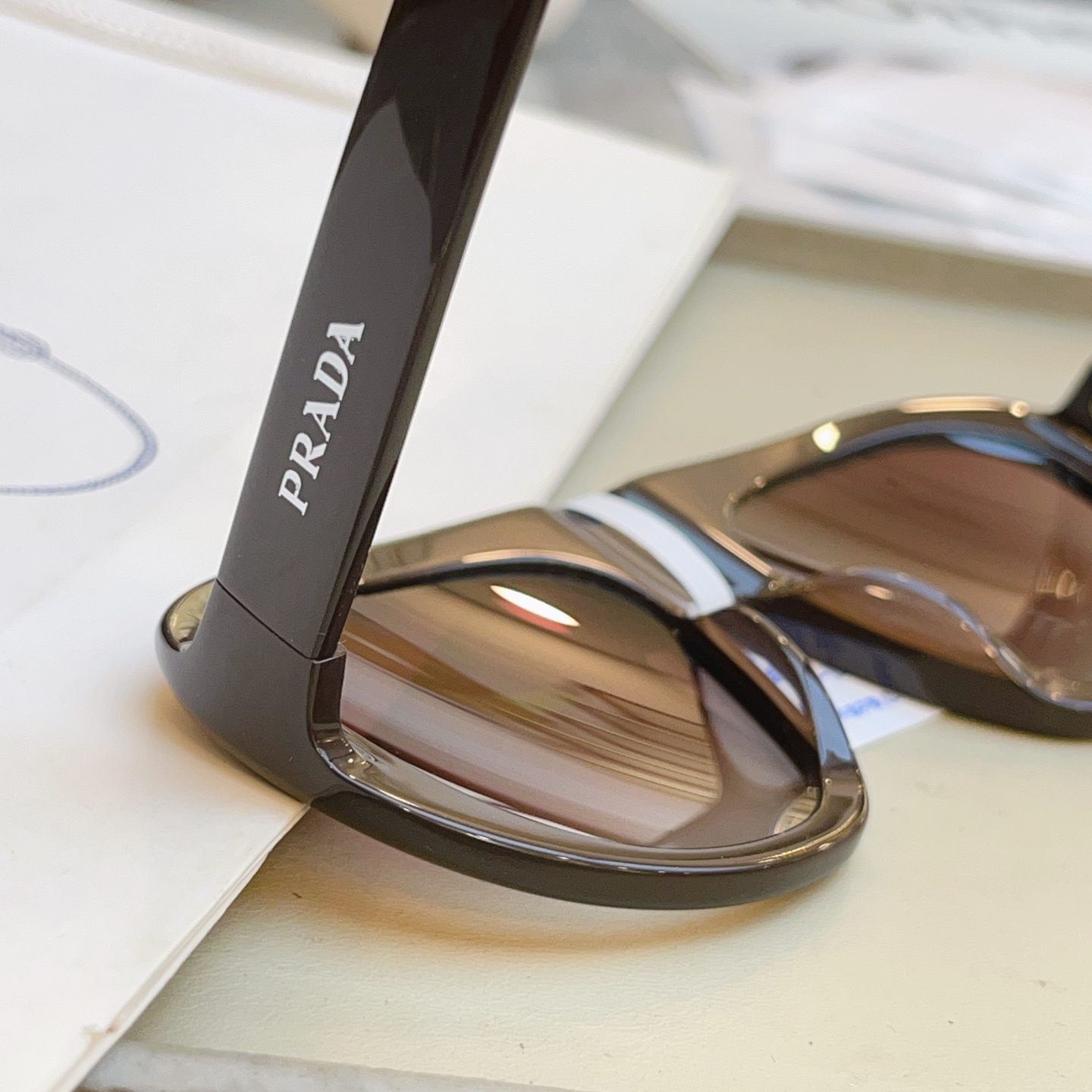 ，【PRAD*】普拉*达新款太阳镜🕶️ 高版本✨，MODEL：SPR C05，SIZE：57口18-135