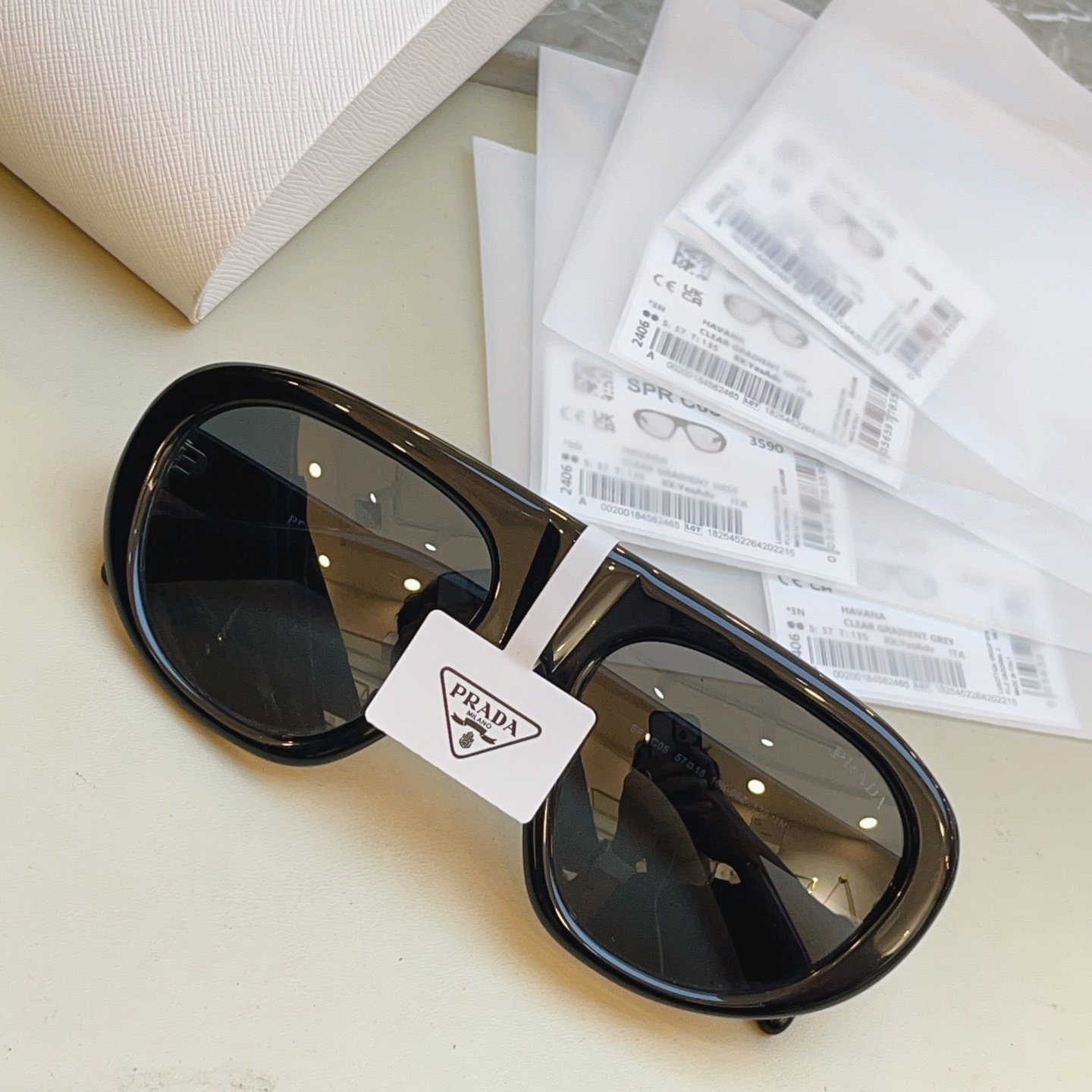 ，【PRAD*】普拉*达新款太阳镜🕶️ 高版本✨，MODEL：SPR C05，SIZE：57口18-135