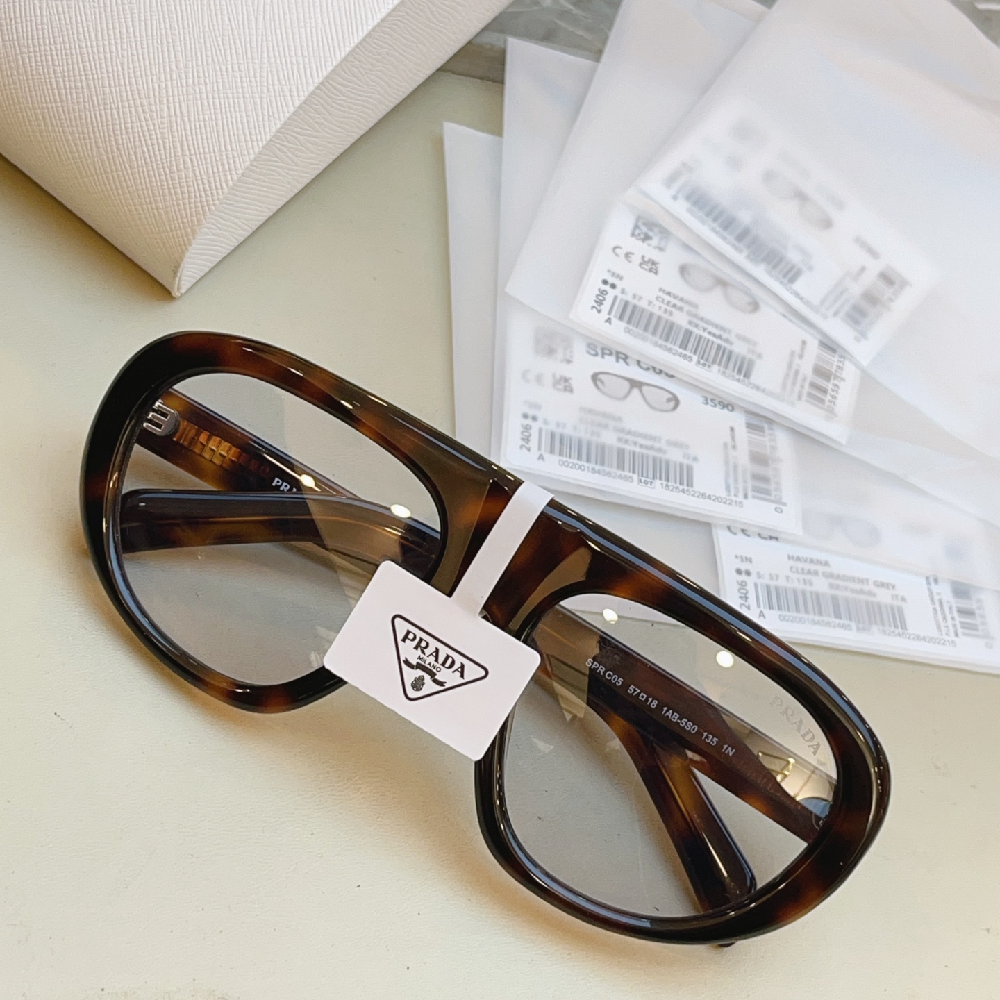 ，【PRAD*】普拉*达新款太阳镜🕶️ 高版本✨，MODEL：SPR C05，SIZE：57口18-135