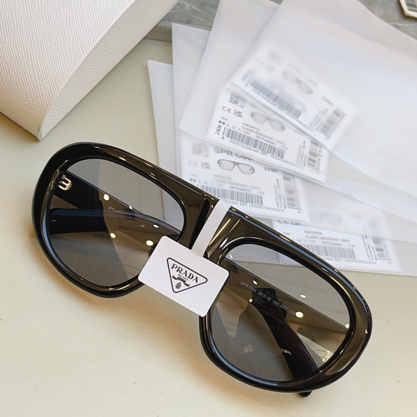 ，【PRAD*】普拉*达新款太阳镜🕶️ 高版本✨，MODEL：SPR C05，SIZE：57口18-135
